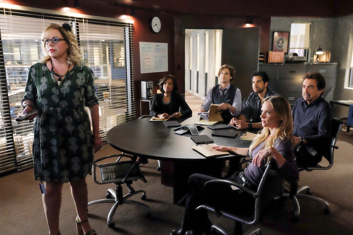 Kirsten Vangsness, Aisha Tyler, Matthew Gray Gubler, Adam Rodriguez, Joe Mantegna, and A.J. Cook in 'Criminal Minds'