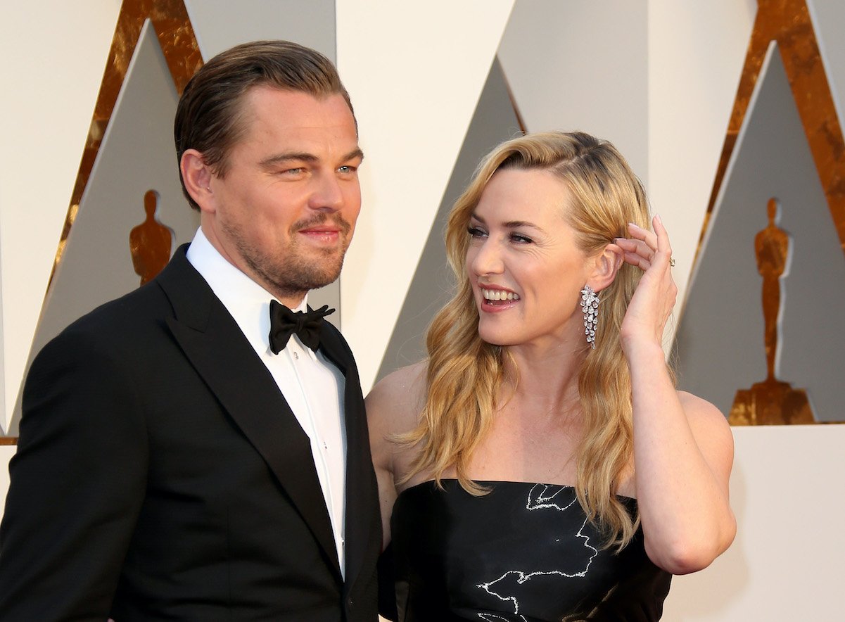 Kate Winslet smiles at Leonardo DiCaprio on the red carpet