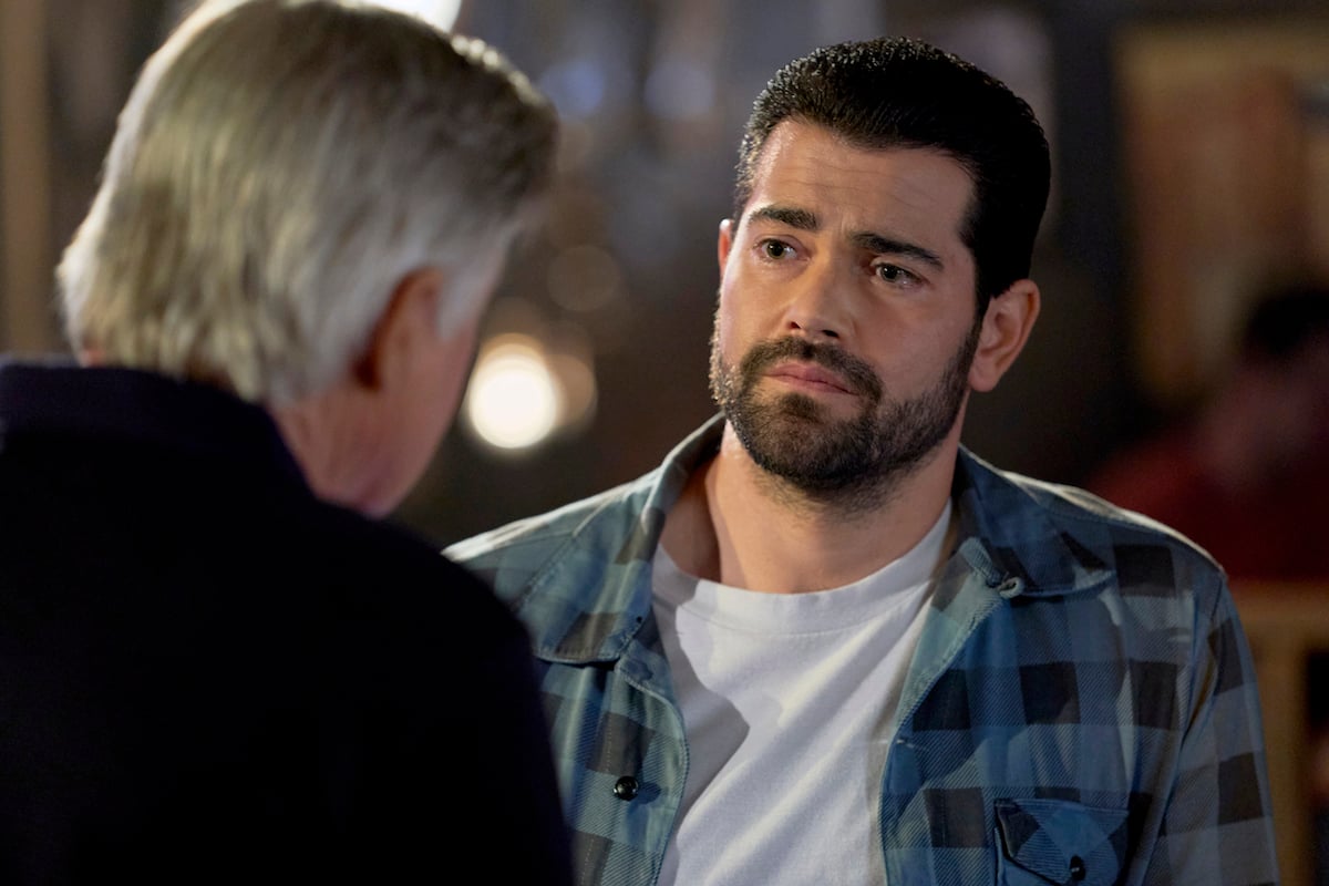 Mick (Treat Williams) talking to Trace (Jesse Metcalfe) in 'Chesapeake Shores'