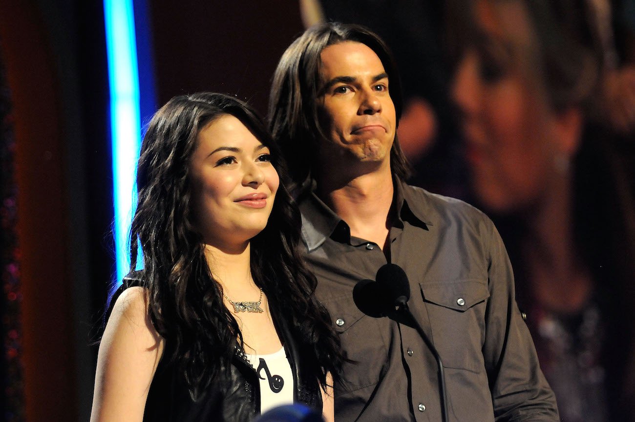 Miranda Cosgrove and Jerry Trainor speaking to an audience on stage