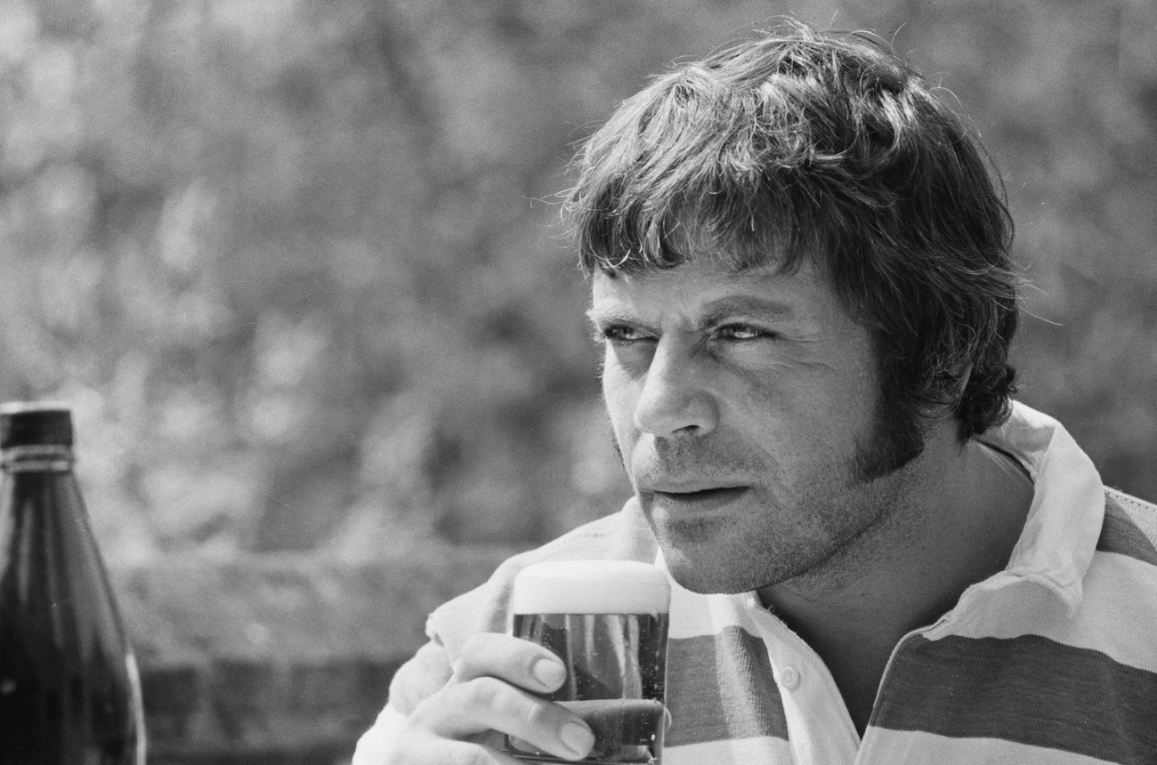 Oliver Reed drinking in 1970.