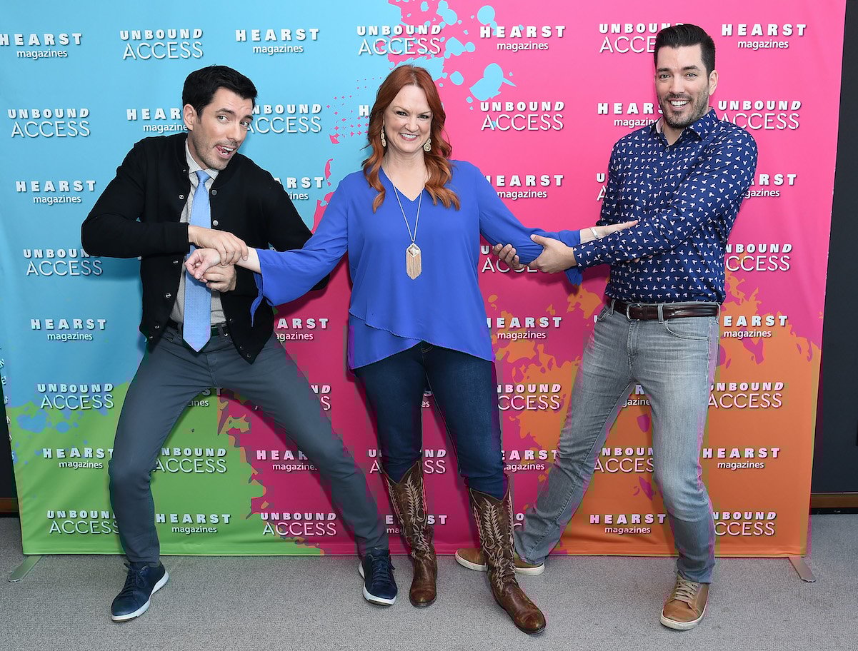 Ree Drummond smiles in between Drew and Jonathan Scott