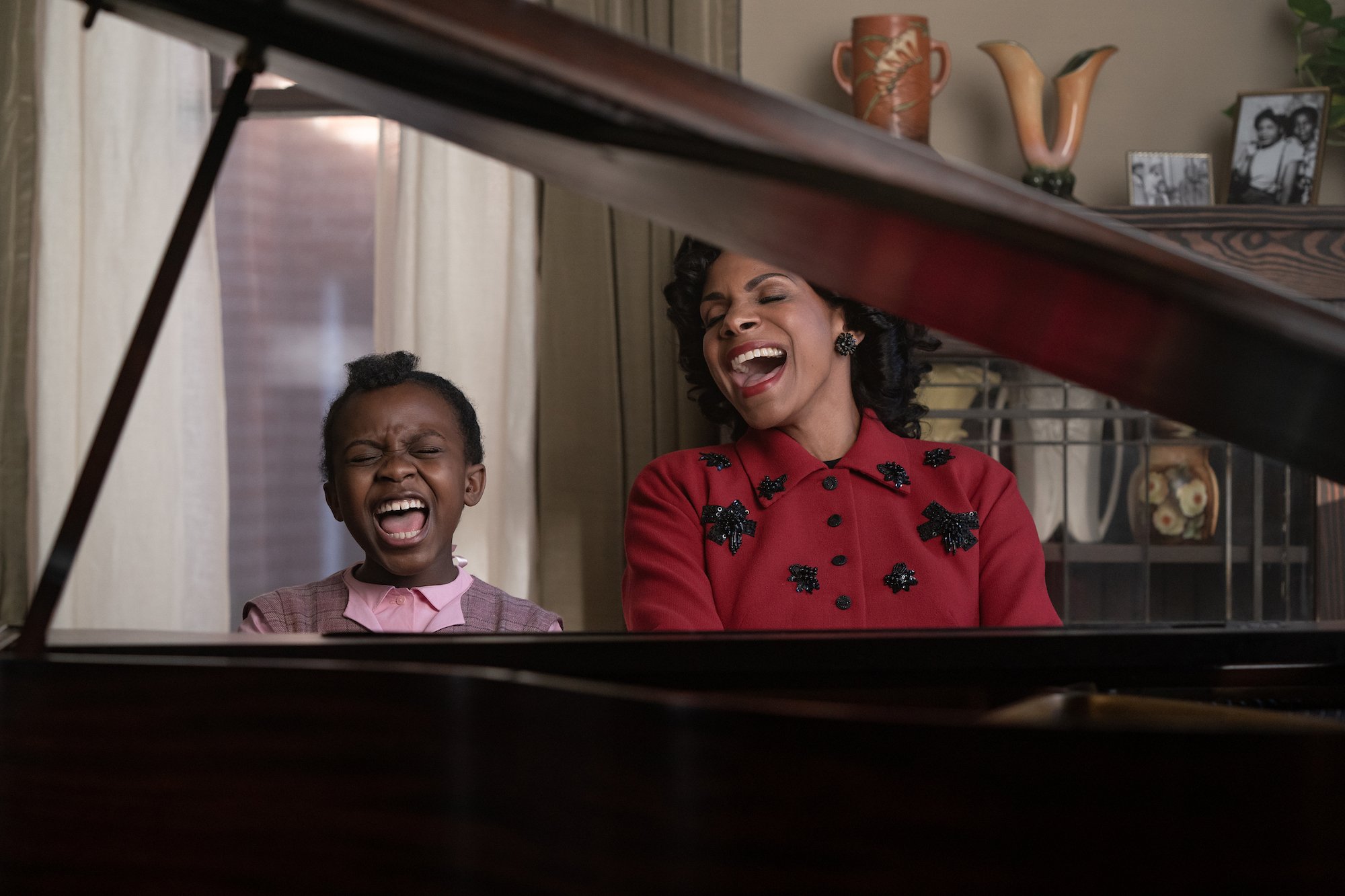 Respect: Young Aretha Franklin sings at the piano with her mother