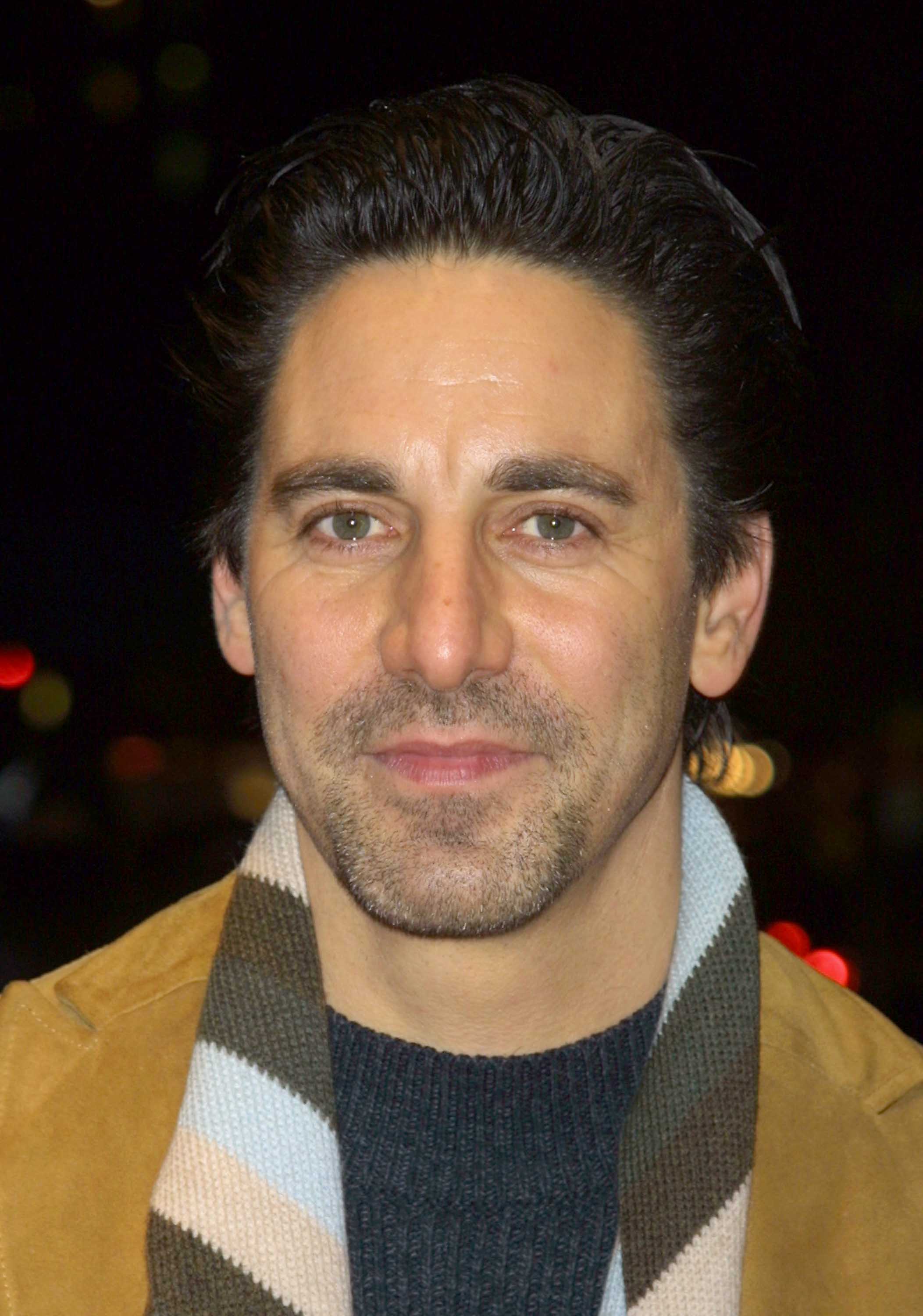 Scott Cohen arrives at the premiere of 'Kate and Leopold' in New York City