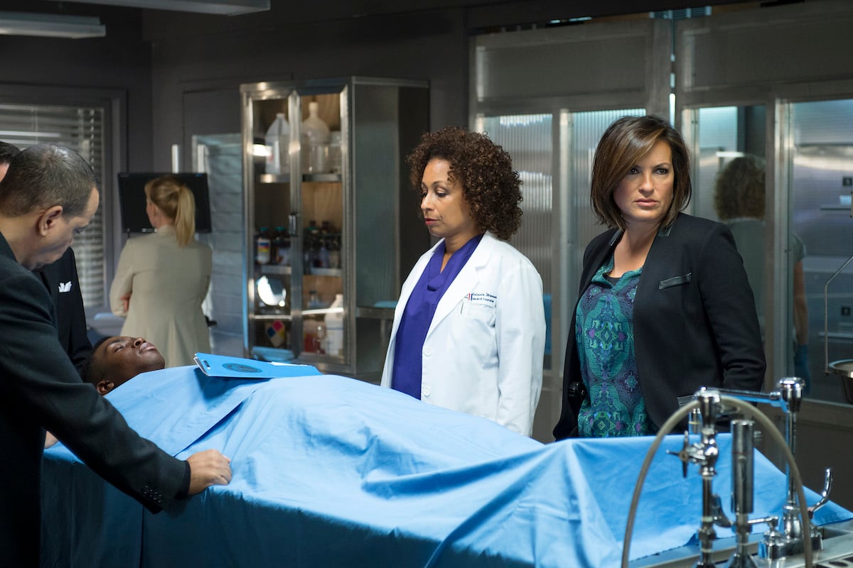 Tamara Tunie as Dr. Melinda Warner and Mariska Hargitay as Detective Olivia Benson in 'Law & Order: SVU'