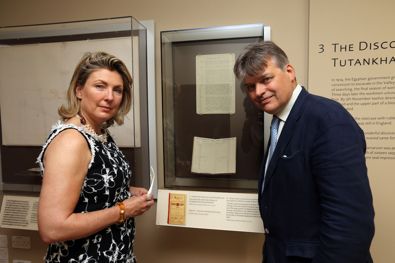 The Earl and Countess Carnarvon looking at the families Tutankhamun exhibit.