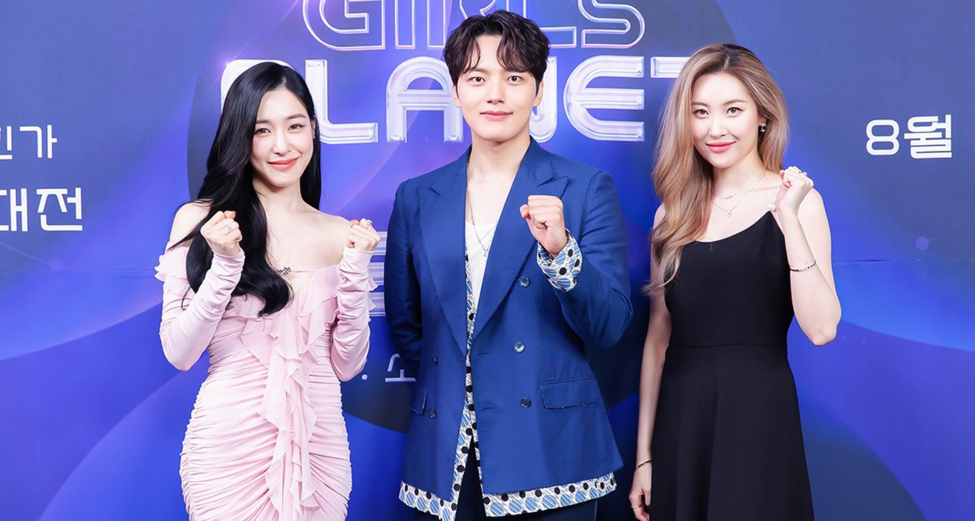 Tiffany Young, Yeo Jin-Goo and Sunmi 'Girls Planet 999' posing in front of show banner