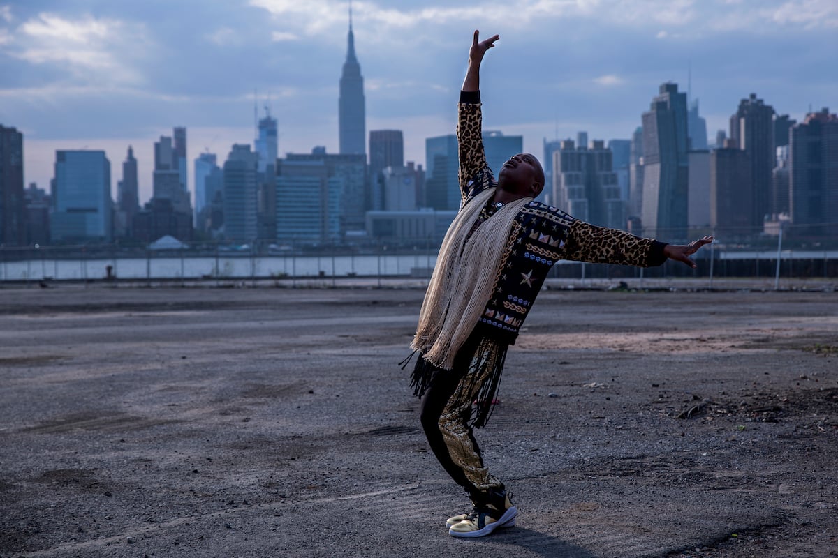 'Unbreakable Kimmy Schmidt' episode titled 'Kimmy Fights a Fire Monster!' titus posing in front of the New York City skyline