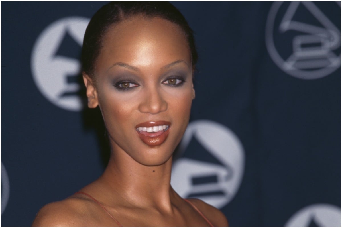 Tyra Banks smiling while attending the Grammy Awards in the 1990s.