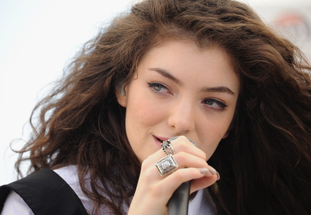 Lorde performs 'Royals' on September 25, 2013. in Hollywood, California.  
