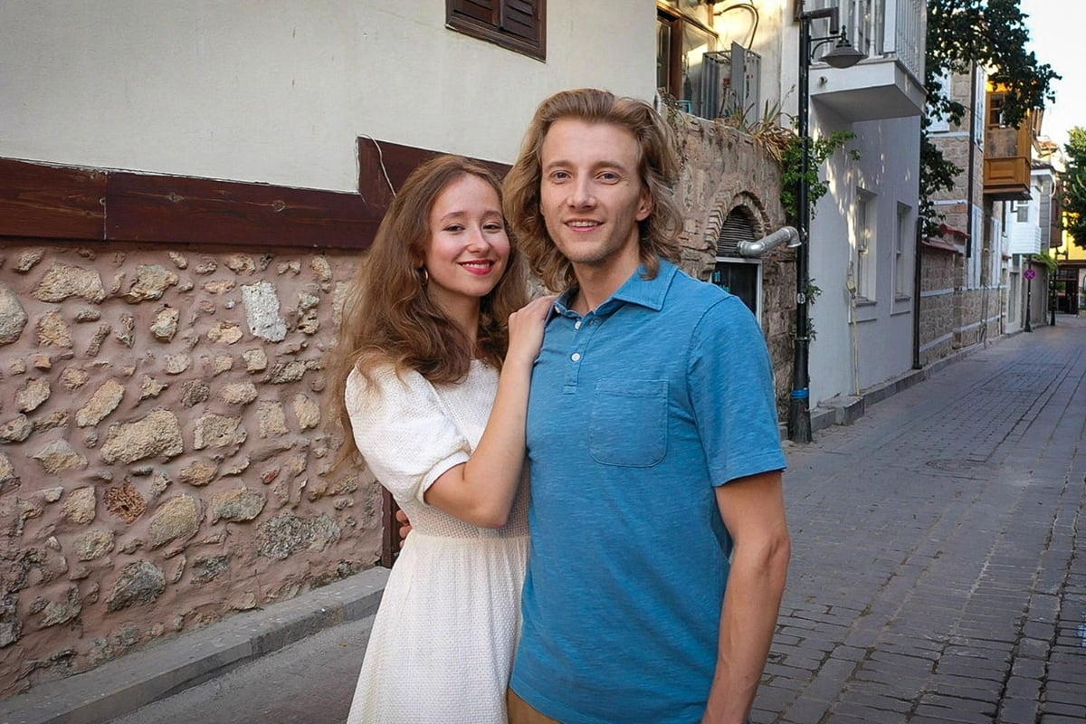 Are 90 Day Fiancé couple Steven and Alina still together? Steven and Alina pose in Turkey, Alina in a white dress, Steven in a blue polo.