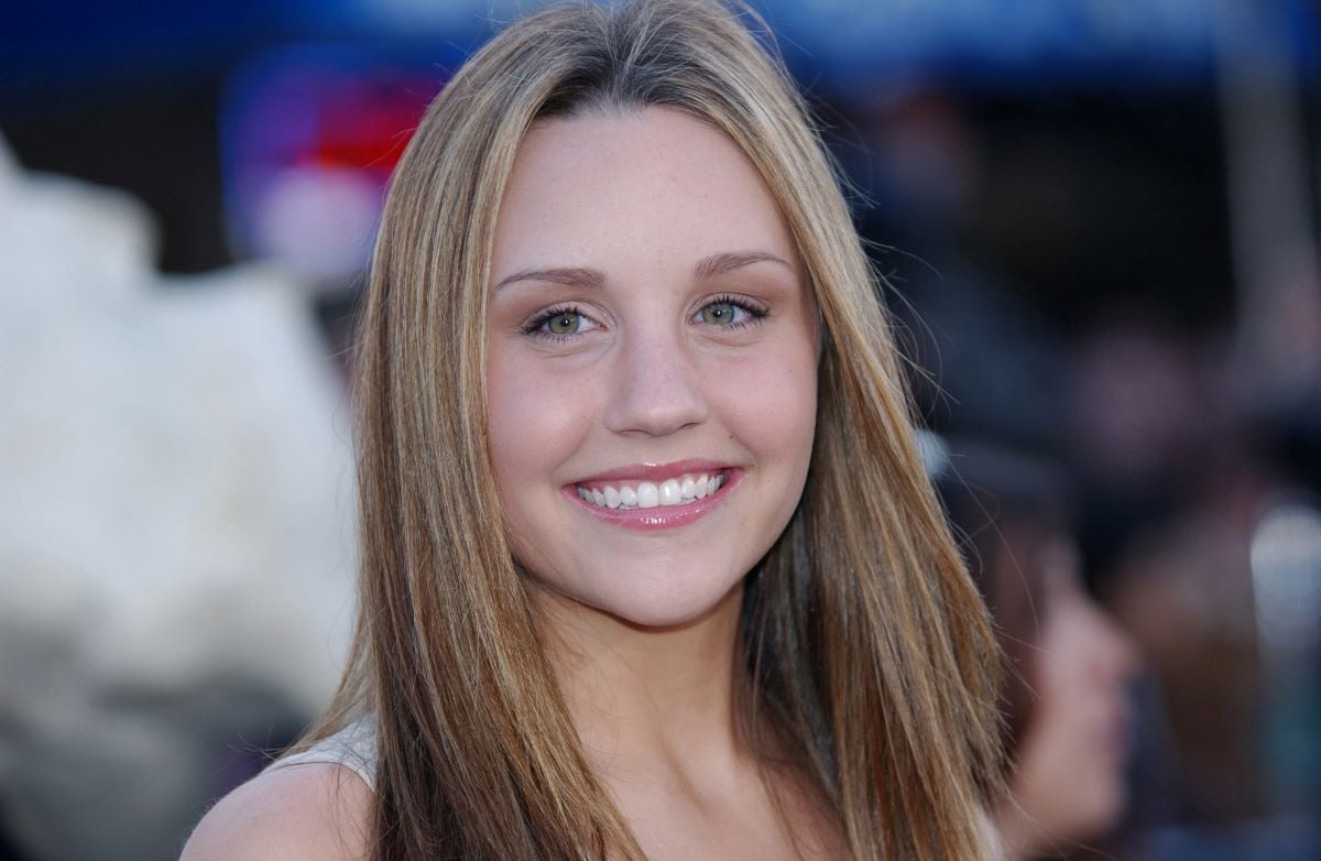 Amanda Bynes smiling at movie premiere