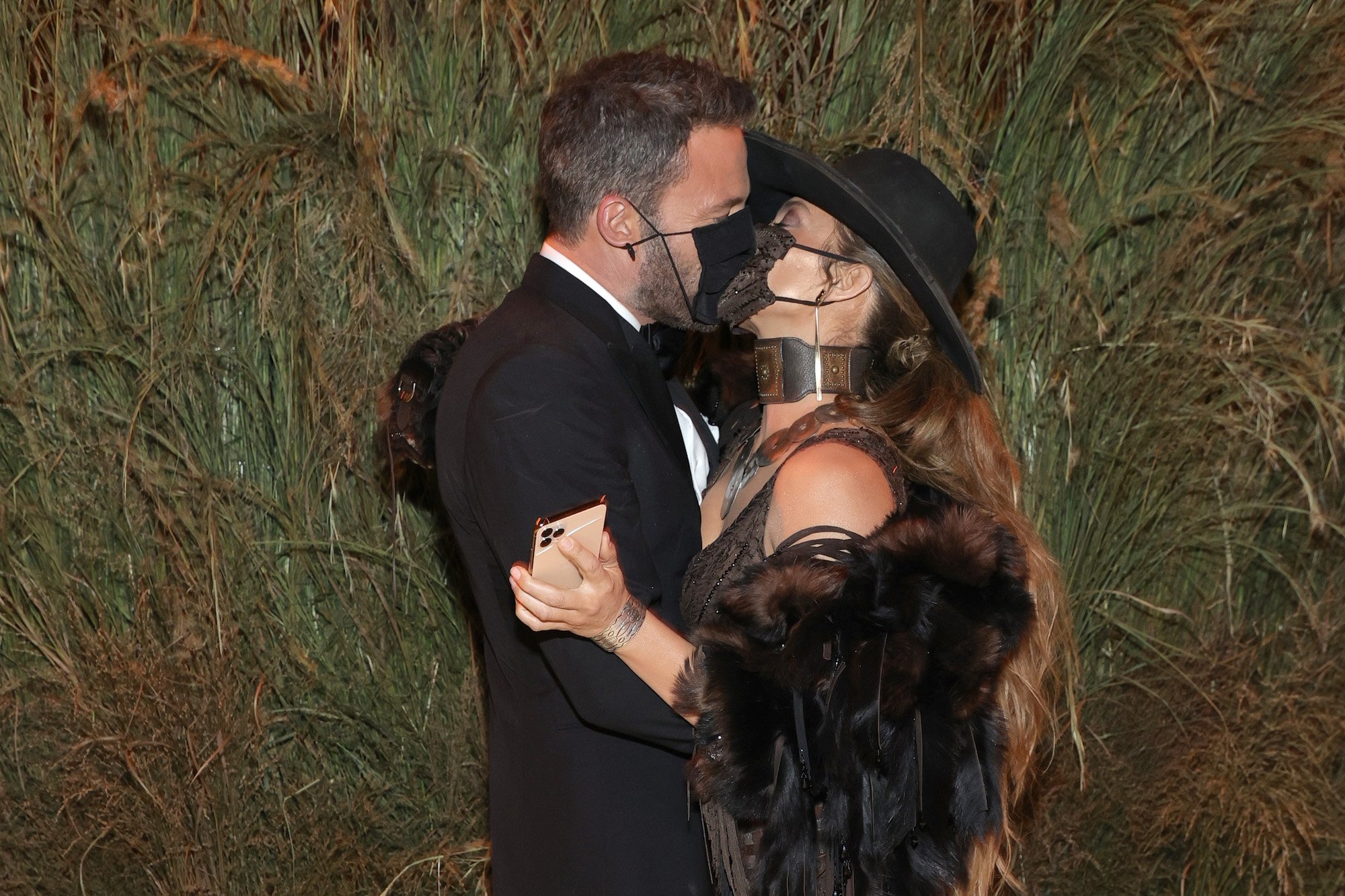Ben Affleck and Jennifer Lopez sharing a kiss while attending the 2021 Met Gala