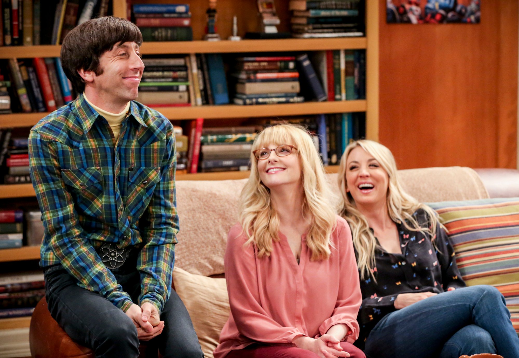 Big Bang Theory: Howard, Bernadette and Penny sit on the couch