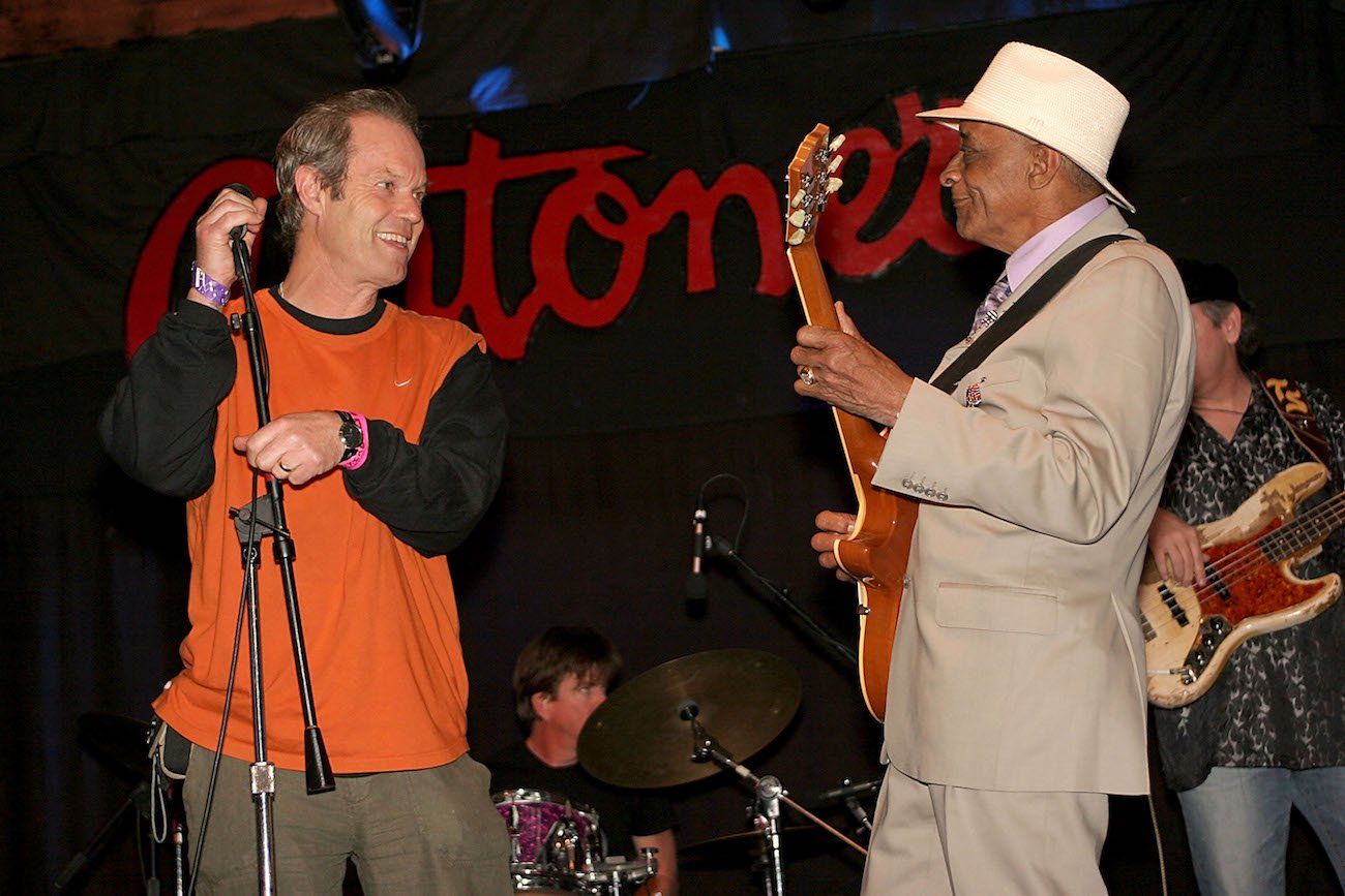 Chris Jagger performing in Texas.