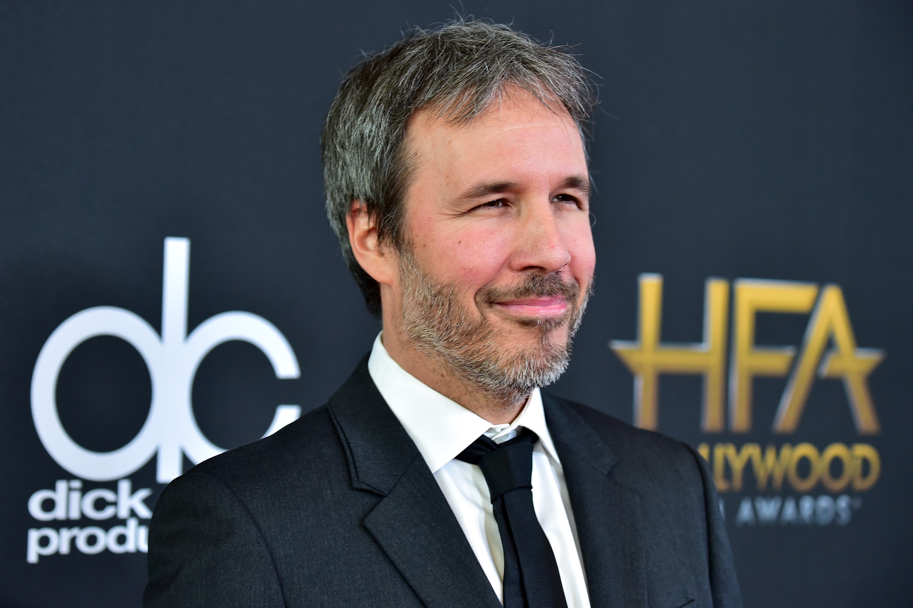 Denis Villeneuve in a black suit at the Annual Hollywood Film Awards in 2017.