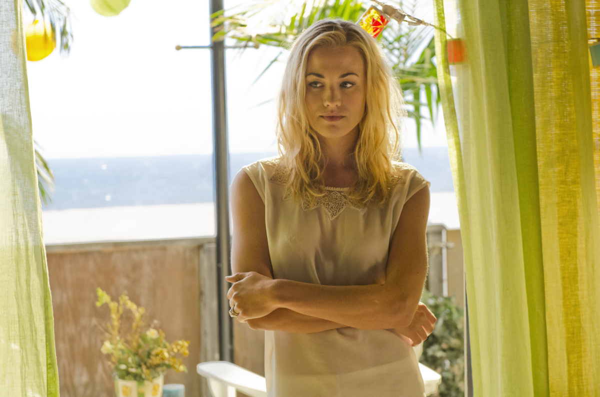 Yvonne Strahovski as Hannah McKay in 'Dexter.' Hannah is wearing a cream-colored shirt and has her arms crossed.