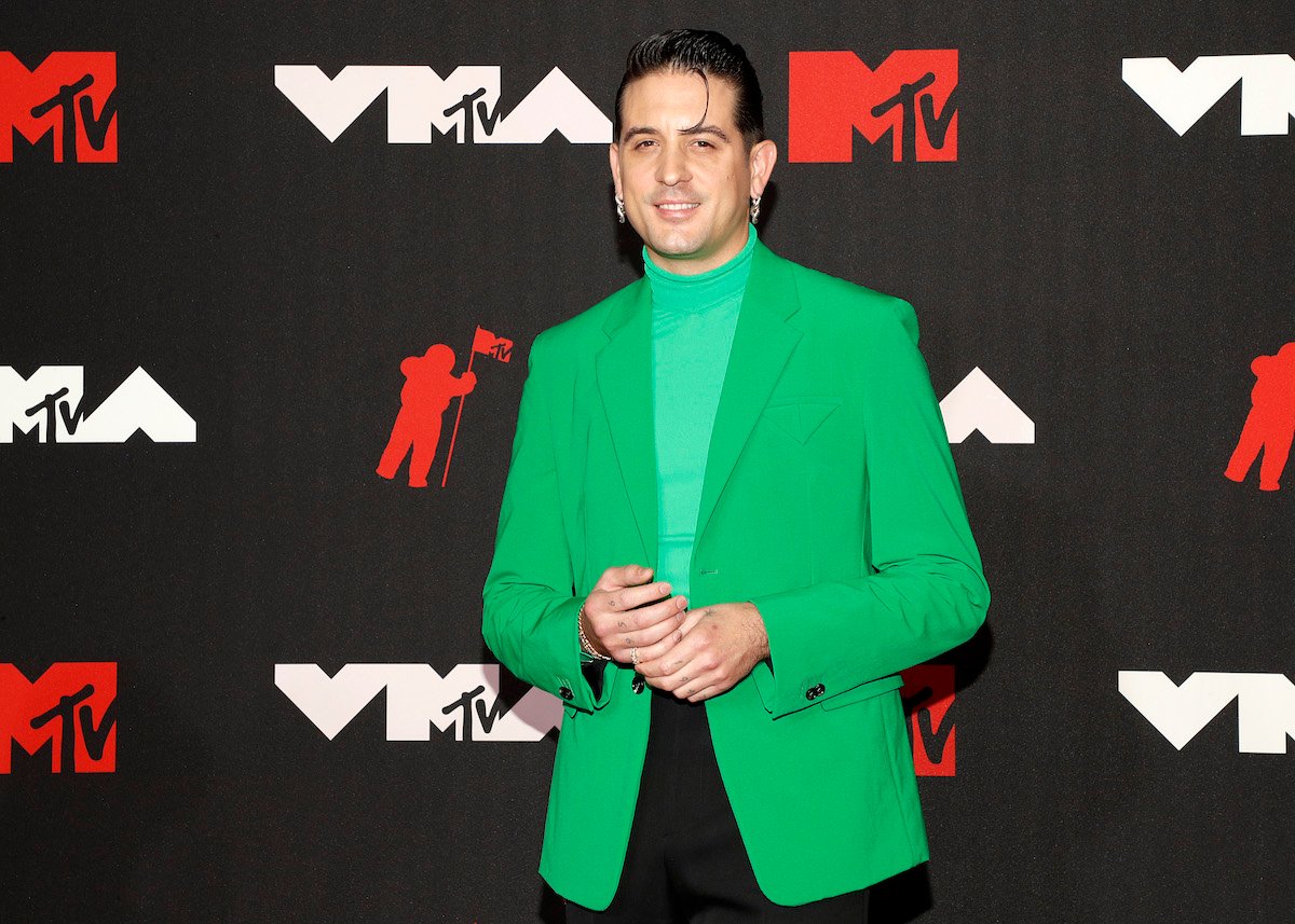 G-Eazy wearing a bright green jacket and matching turtleneck at the 2021 VMAs.