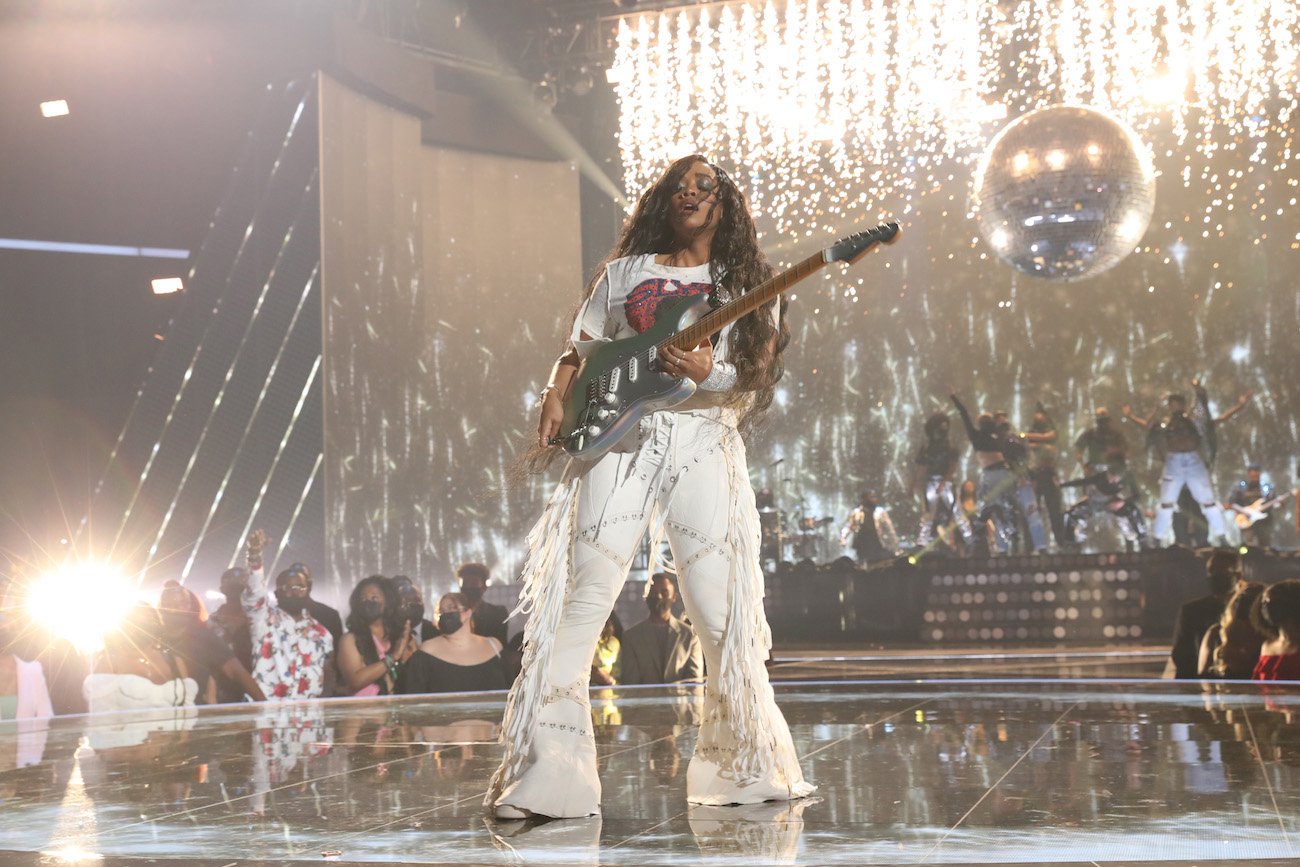 H.E.R. performing at the 2021 BET Awards.