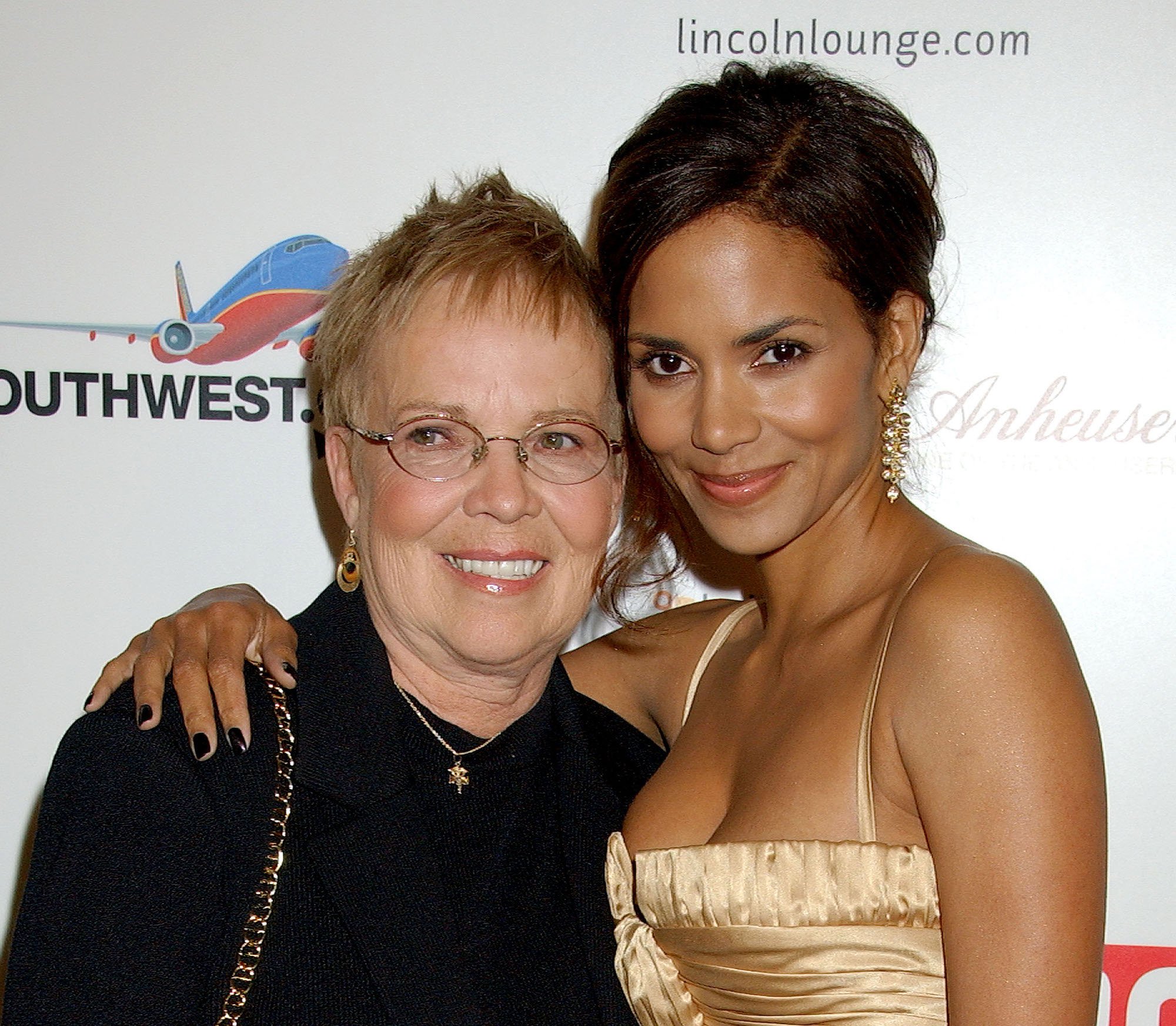 Halle Berry and her mother attending the EBONY Pre-Oscar Celebration in 2007