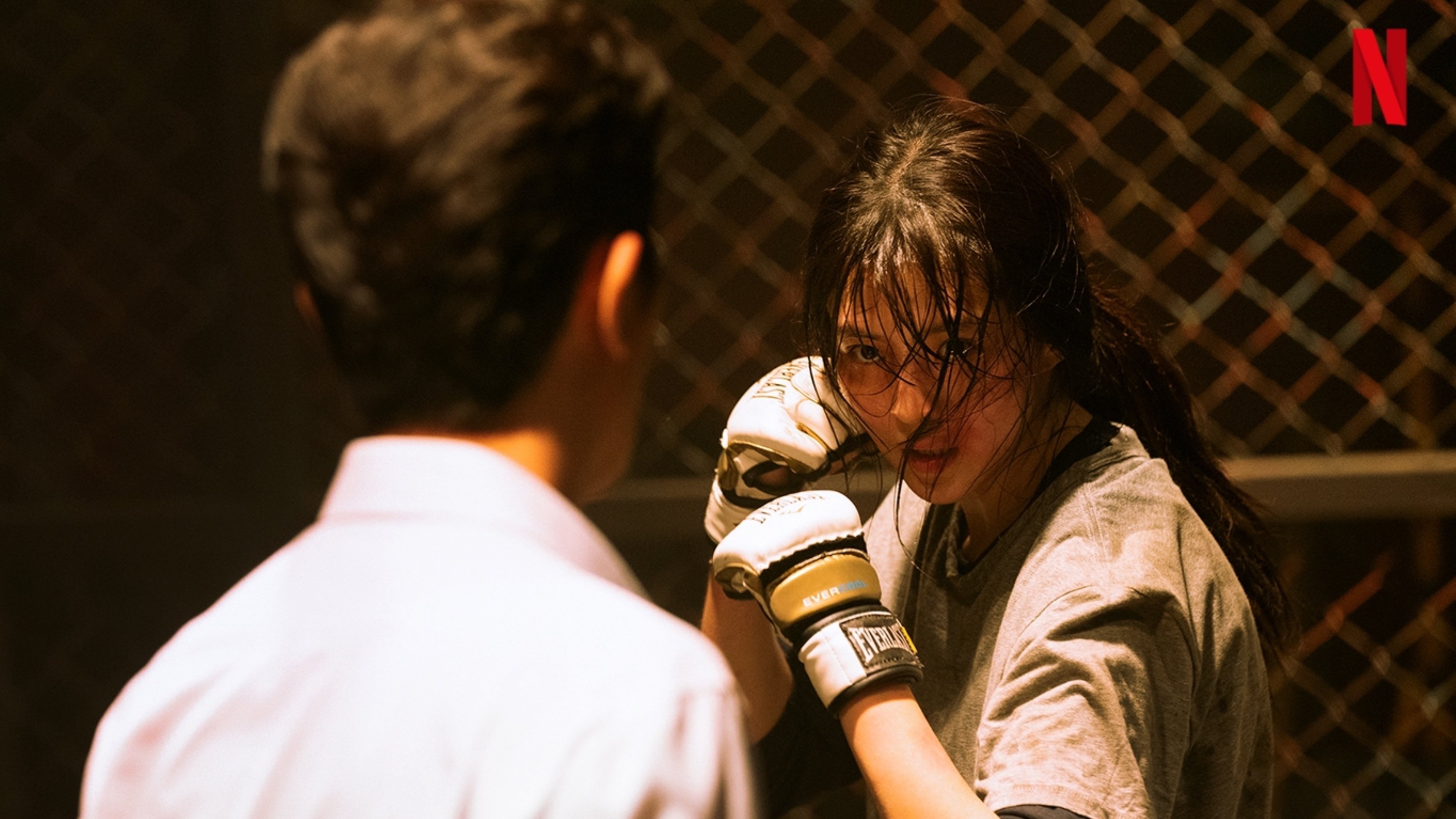 Han So-Hee as Ji-Woo in 'My Name' Netflix K-drama wearing boxing gloves against opponent