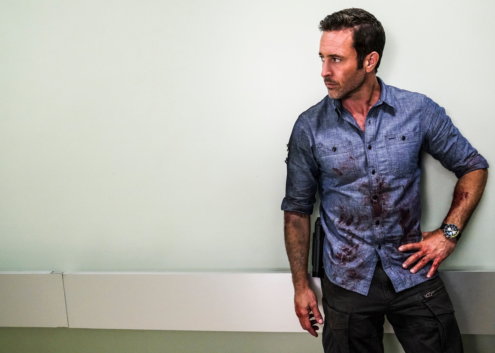 Hawaii Five-0: Alex O'Loughlin stands with his hands on his hip
