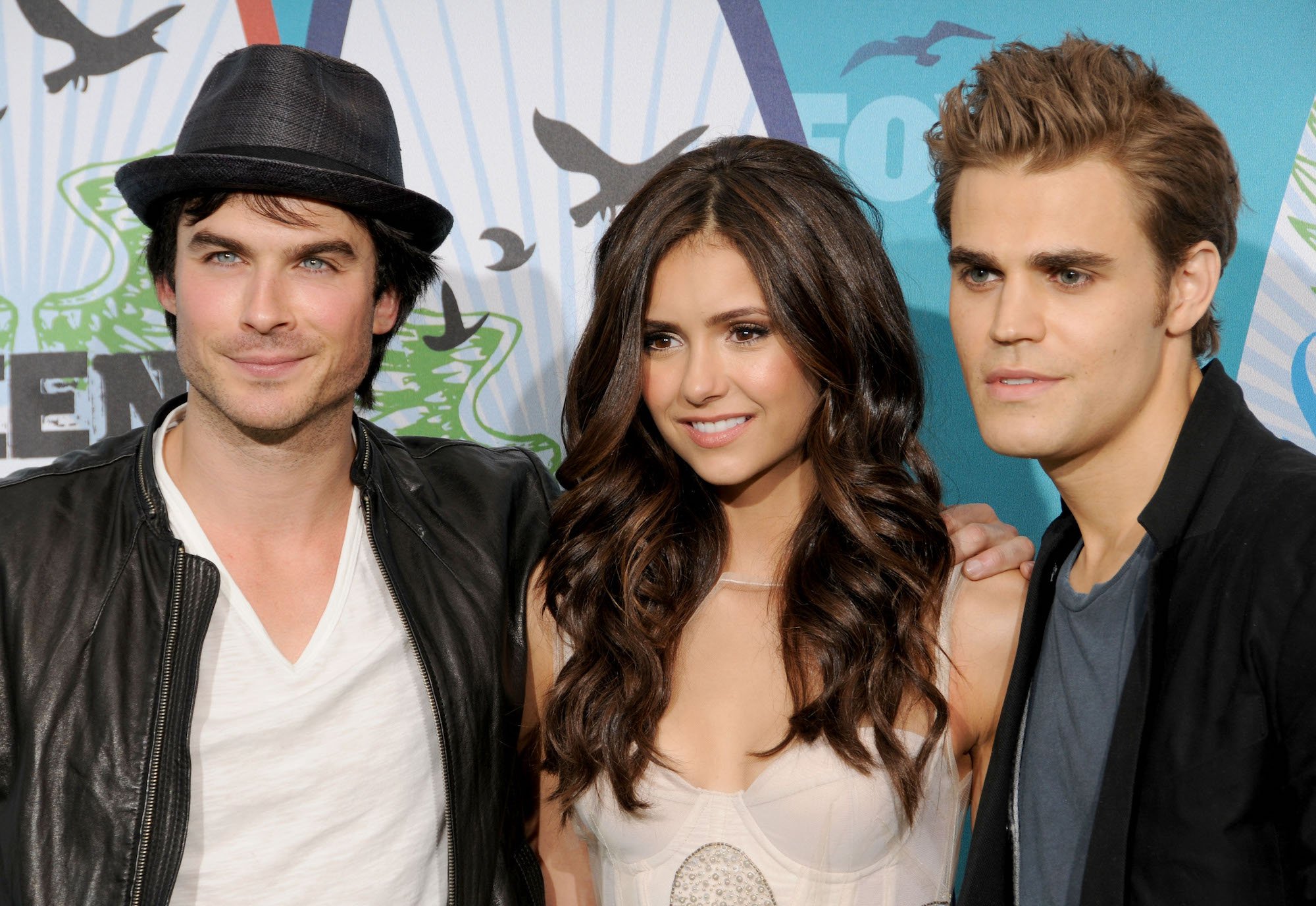 Ian Somerhalder, Nina Dobrev and Paul Wesley standing together at the 2010 Teen Choice.