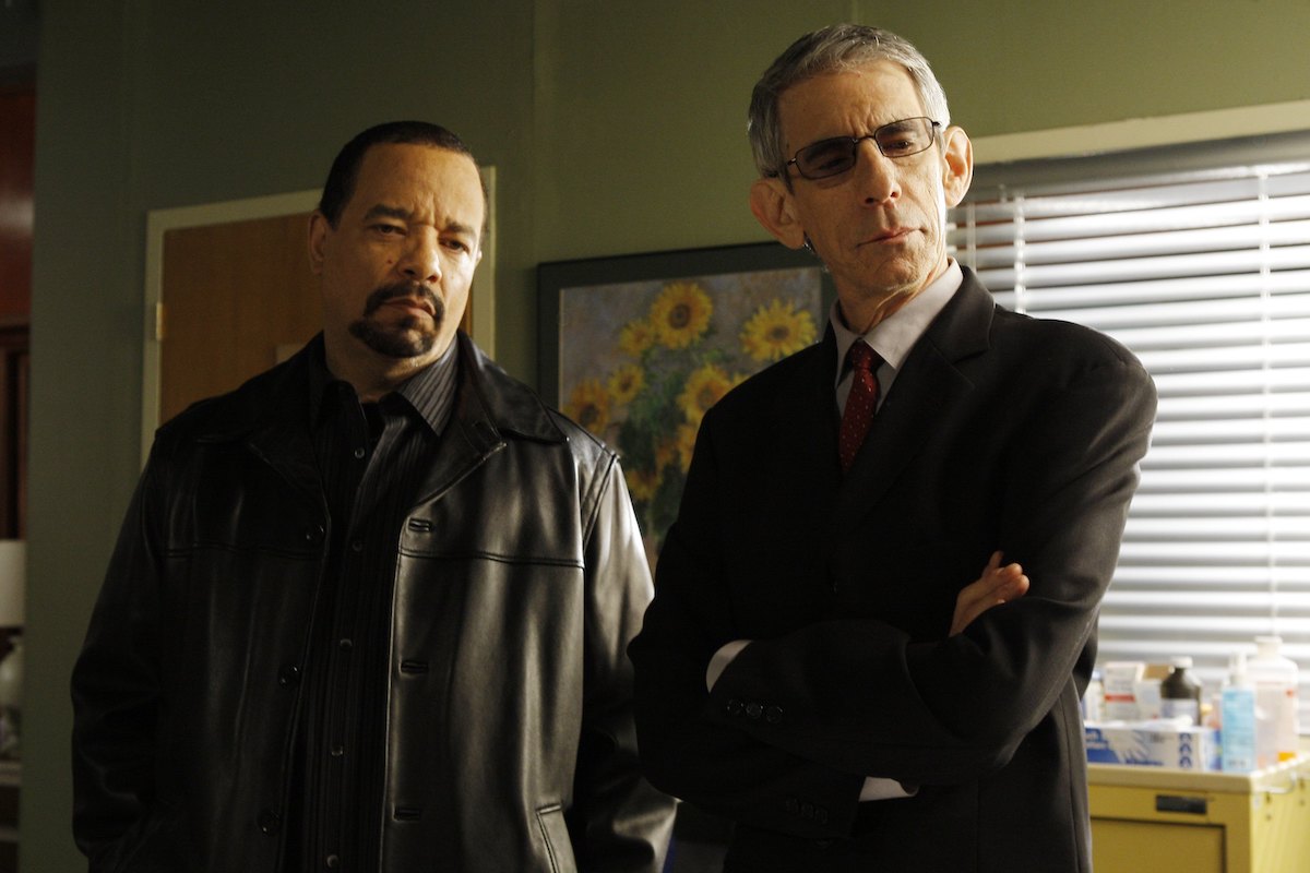 Ice-T and Richard Belzer standing in 'Law & Order: SVU'