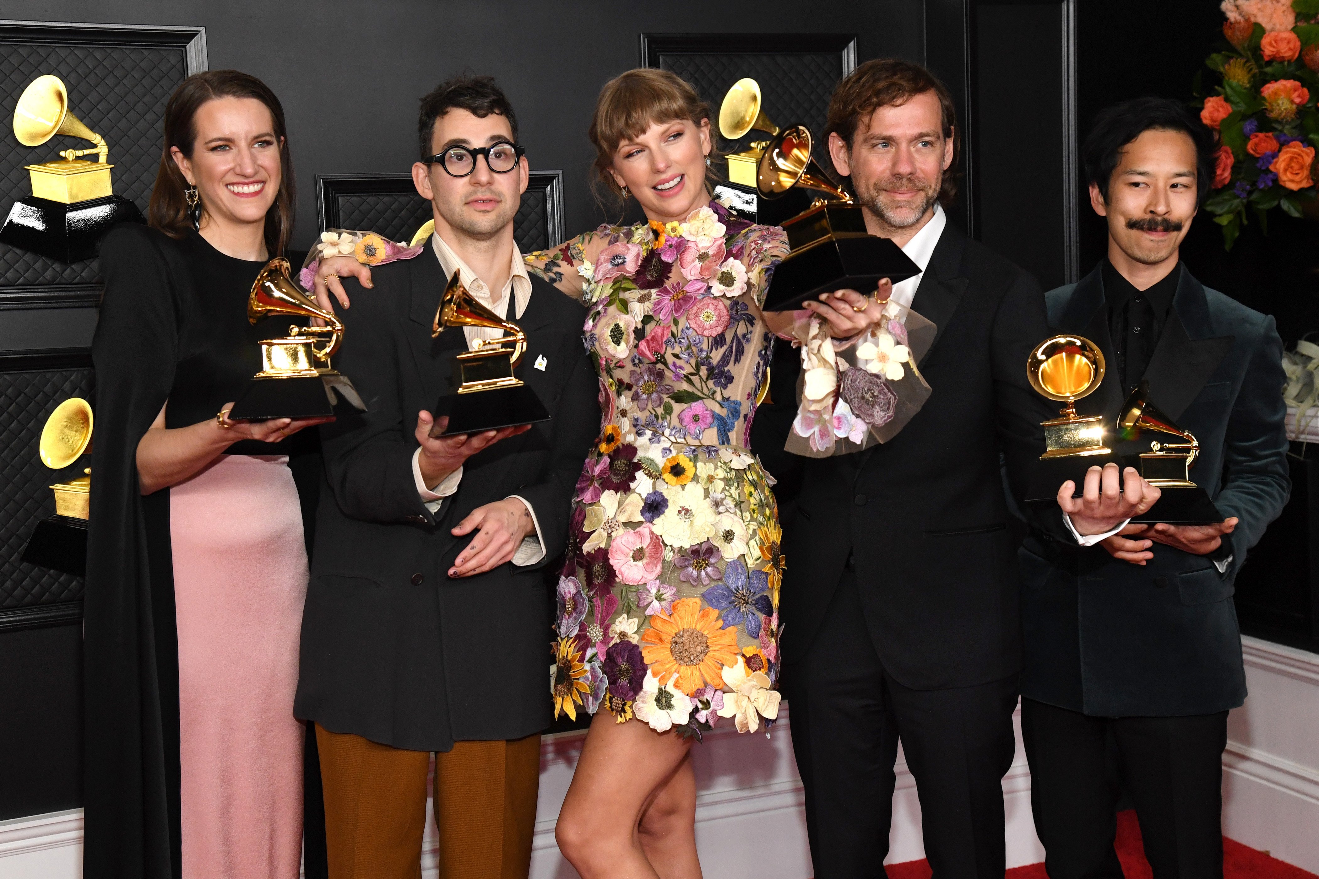 Laura Sisk, Jack Antonoff, Taylor Swift, Aaron Dessner, and Jonathan Low, winners of the Album of the Year award for ‘Folklore’