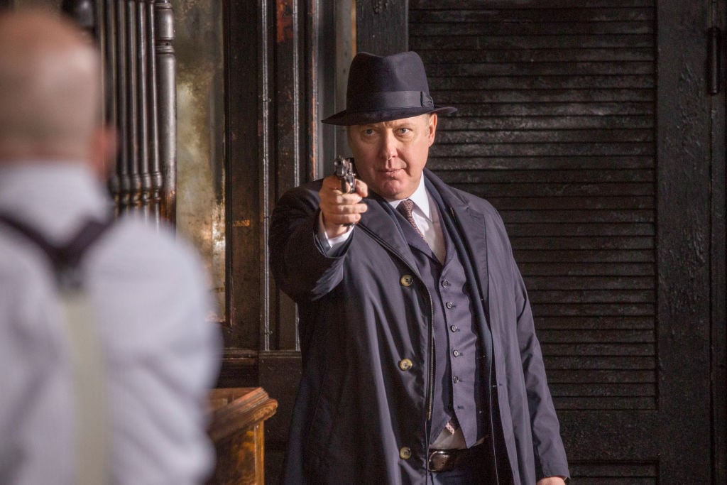 James Spader as Raymond 'Red' Reddington points a gun at Ian Garvey.