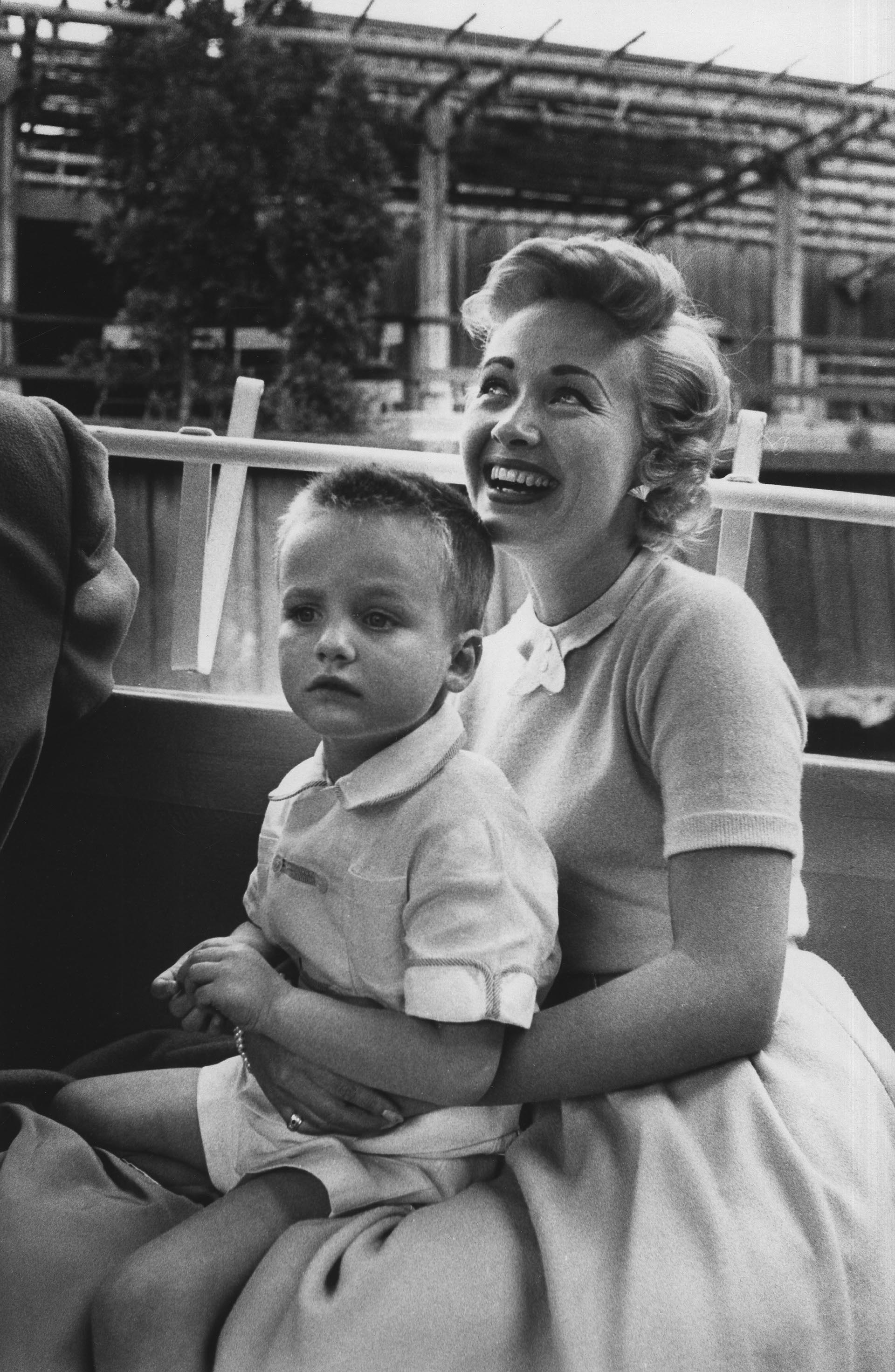 Jane Powell with her daughter, Lindsey Averill Nerney, sitting on her lap in a black and white photo from 1958
