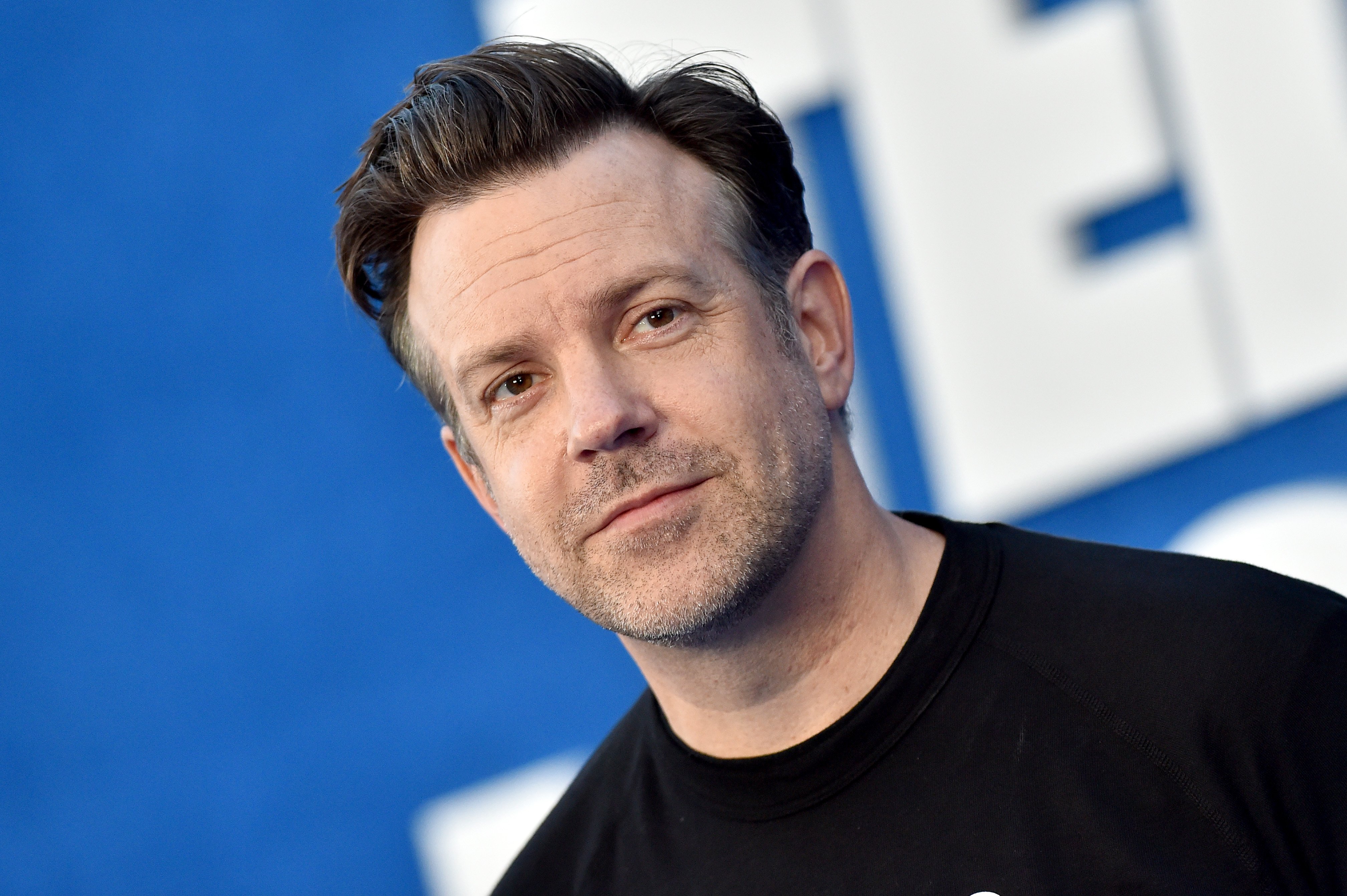 Jason Sudeikis in front of a blue background at Apple's 'Ted Lasso' Season 2 Premiere