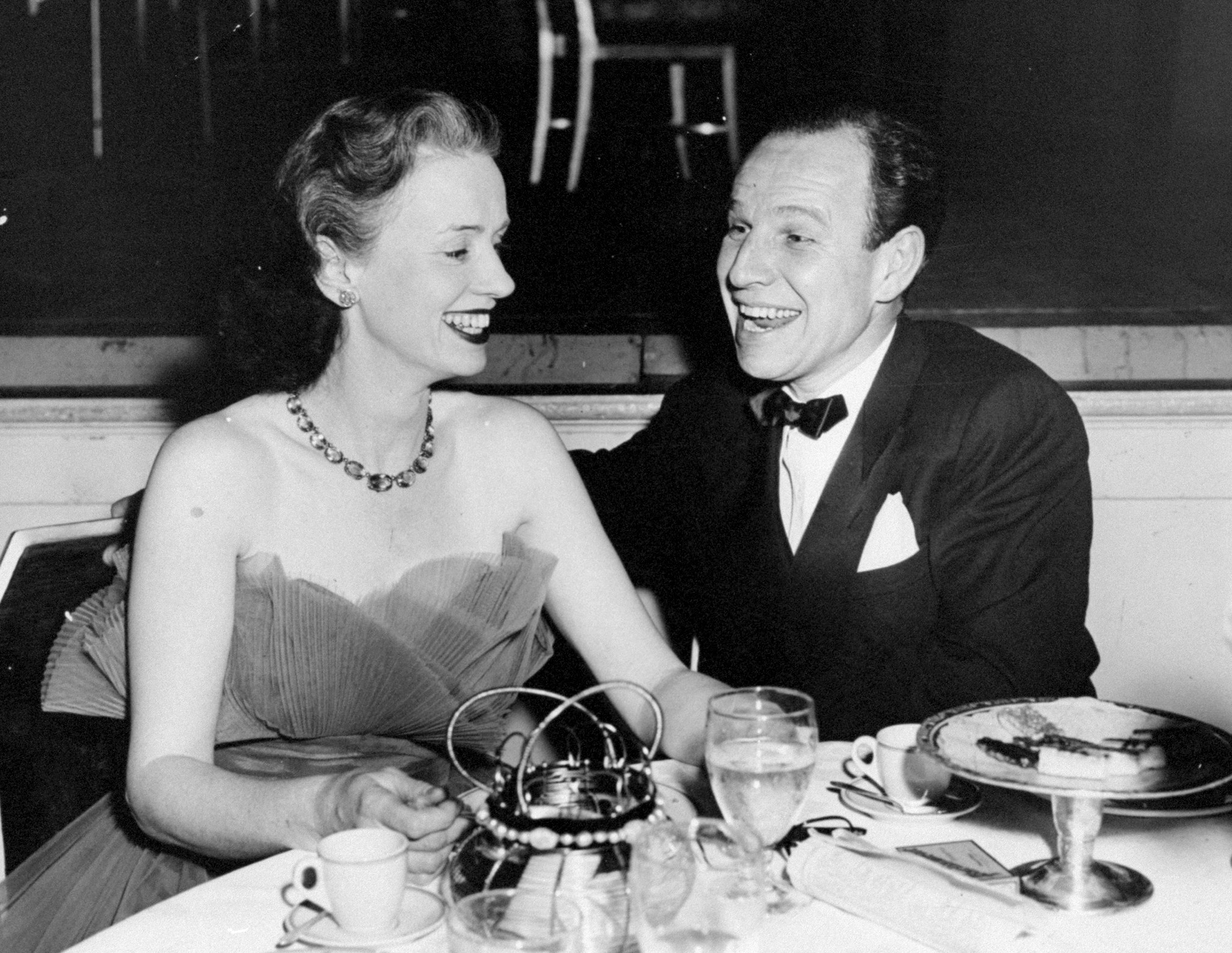 Jessica Tandy and her husband Hume Cronyn sitting at a table at the 6th Annual Tony Awards