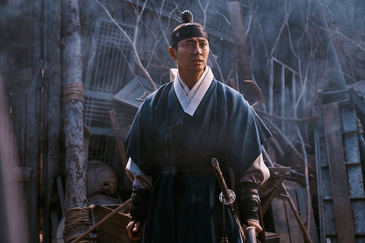 Ju Ji-hoon standing with a sword in 'Kingdom.'