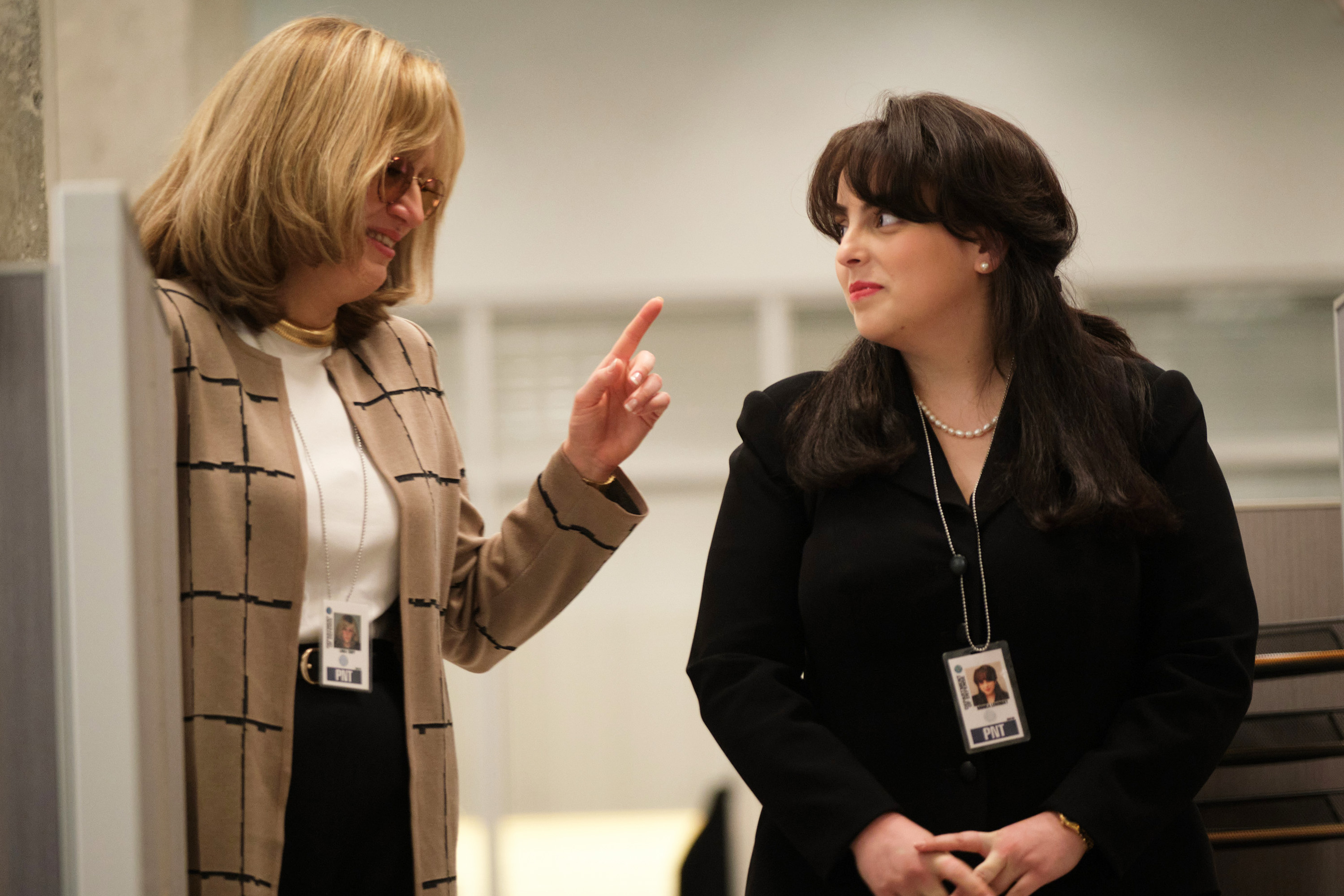 Linda Tripp (Sarah Paulson) points at Monica Lewinsky (Beanie Feldstein) in the office