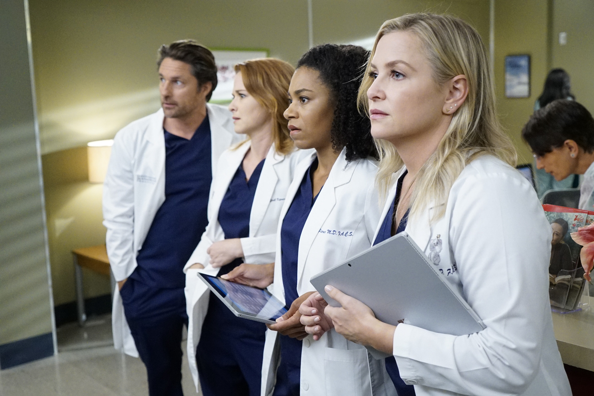 Martin Henderson, Sarah Drew, Kelly McCreary, and Jessica Capshaw wearing white lab coats in 'Grey's Anatomy.'