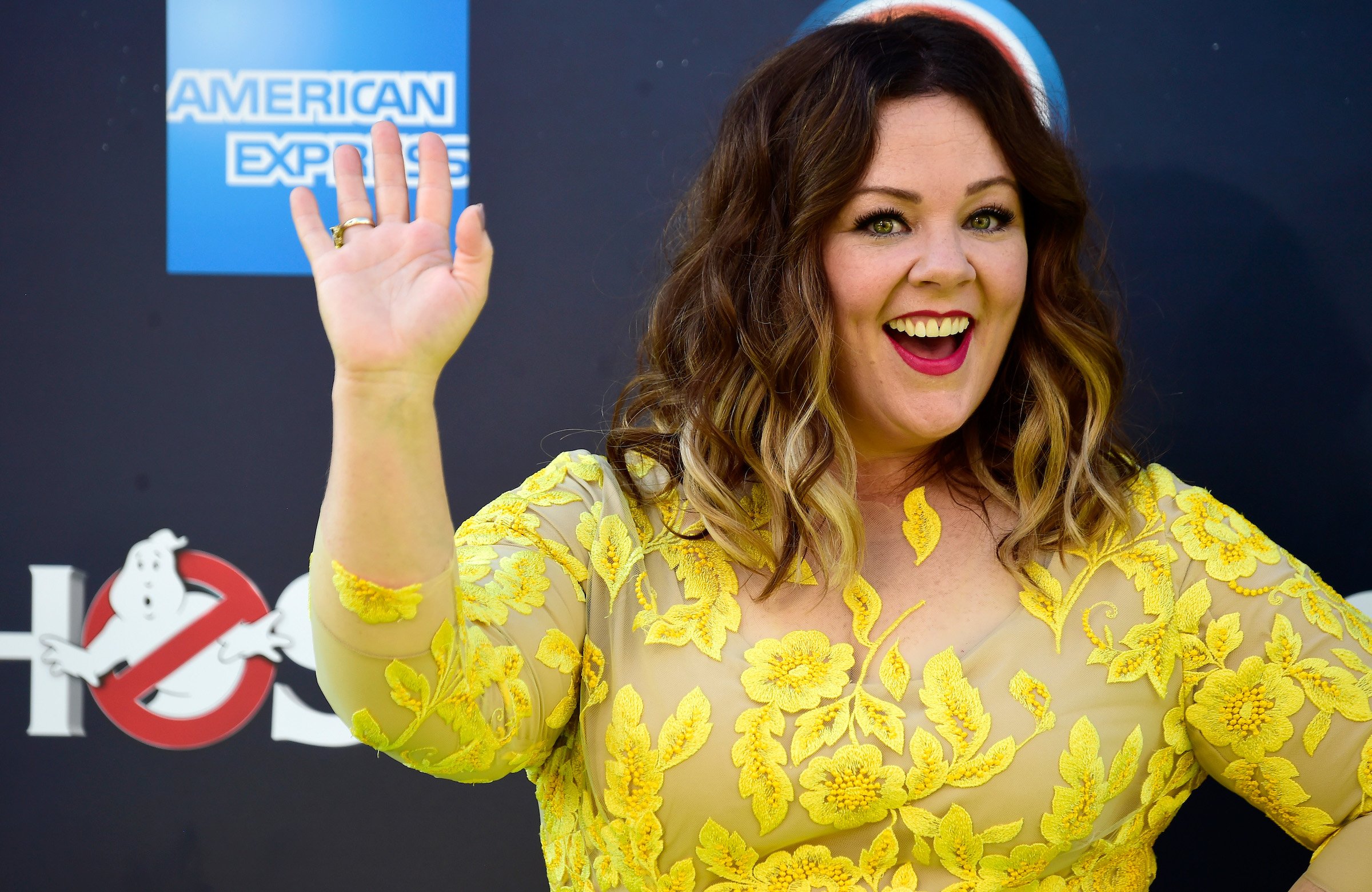 Melissa McCarthy star of The Starling delightfully smiles at a Sony premiere