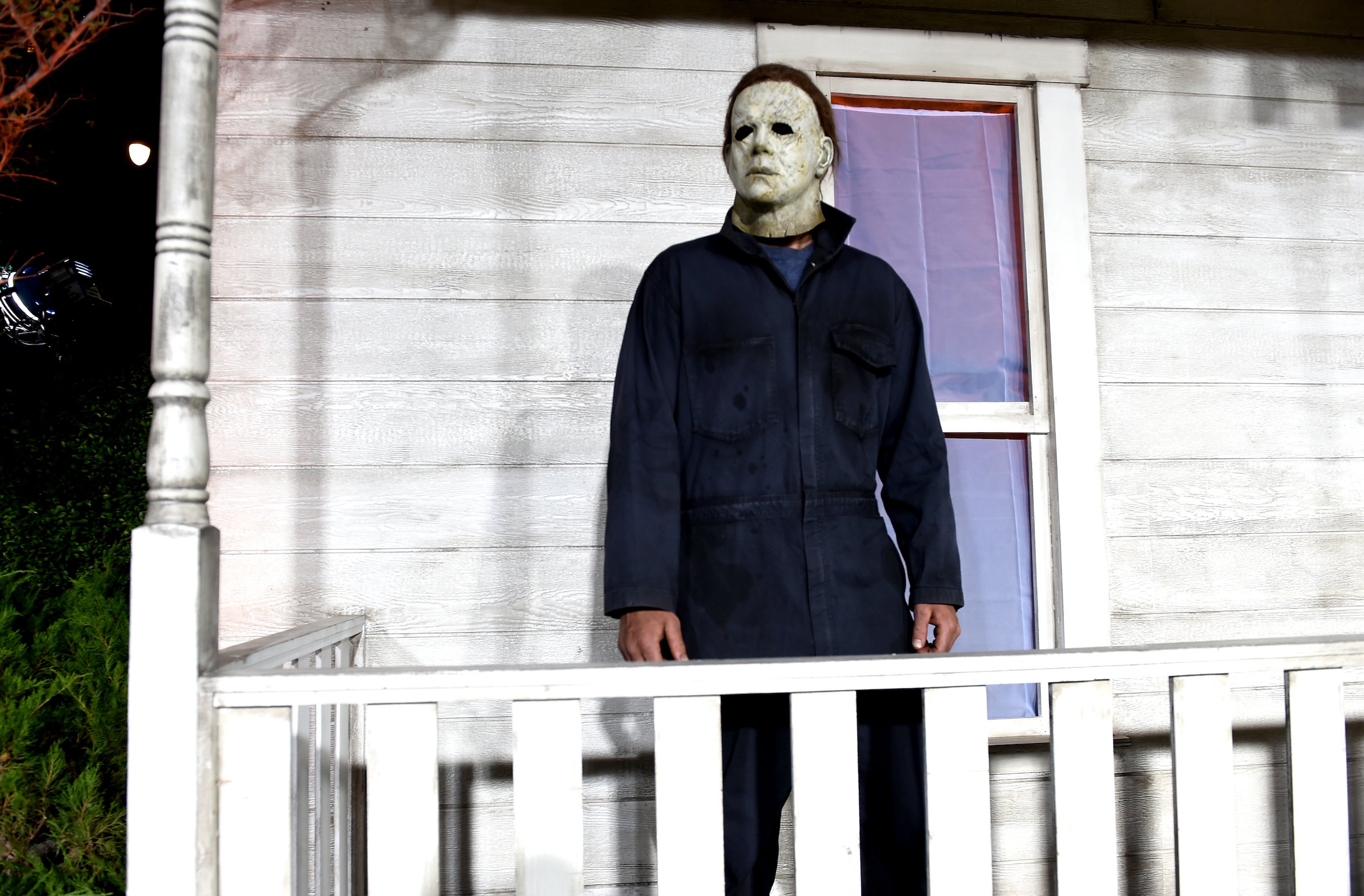 Michael Myers scares guests at Universal premiere of Halloween