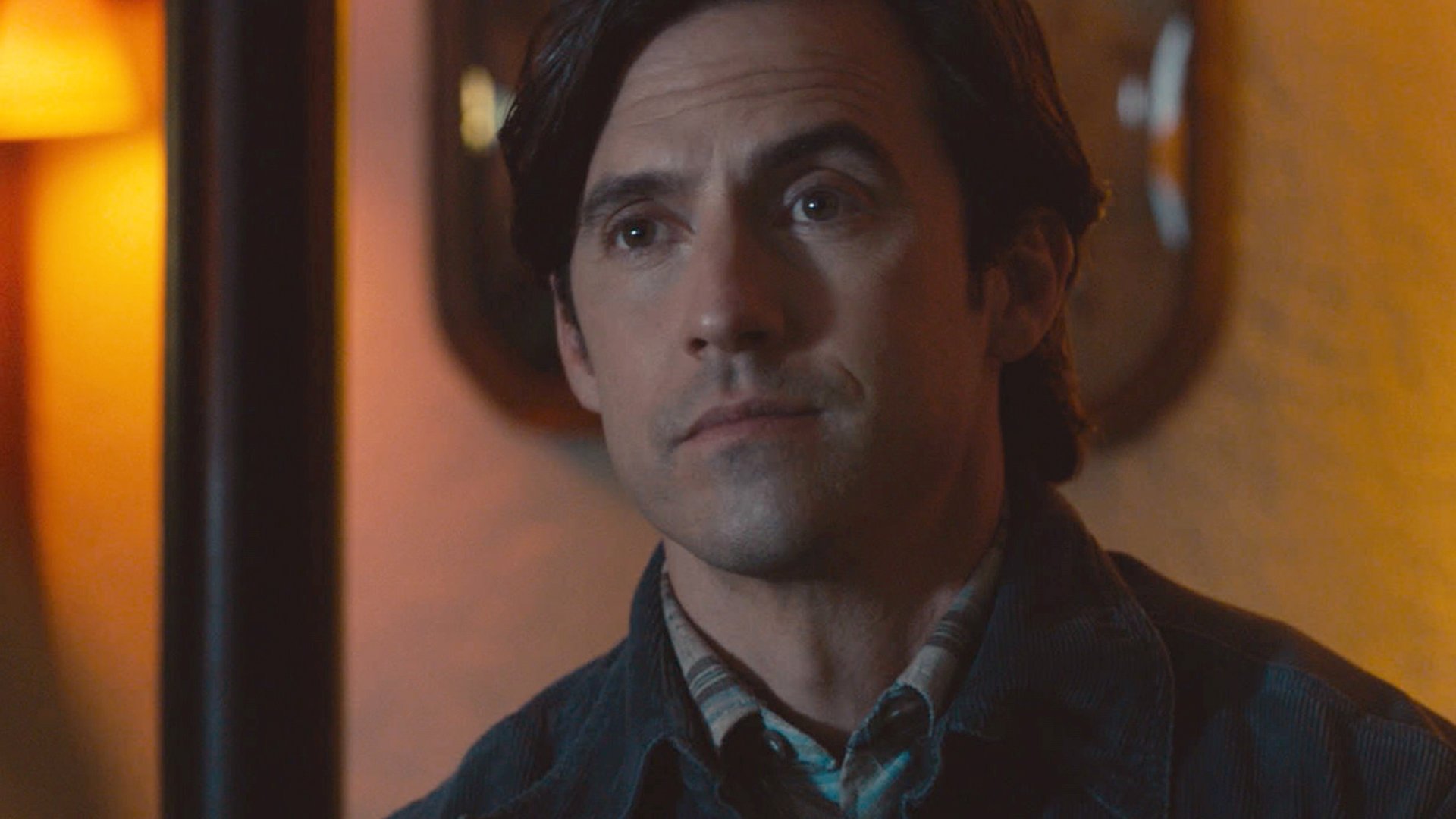 Milo Ventimiglia as Jack Pearson looking at someone offscreen in ‘This Is Us’ Season 5 Episode 11