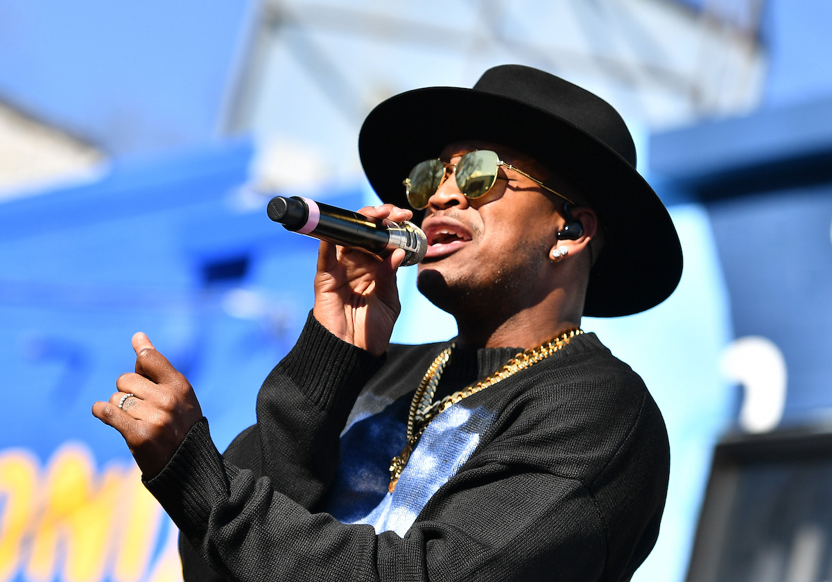 Singer Ne-Yo performs at a voter event