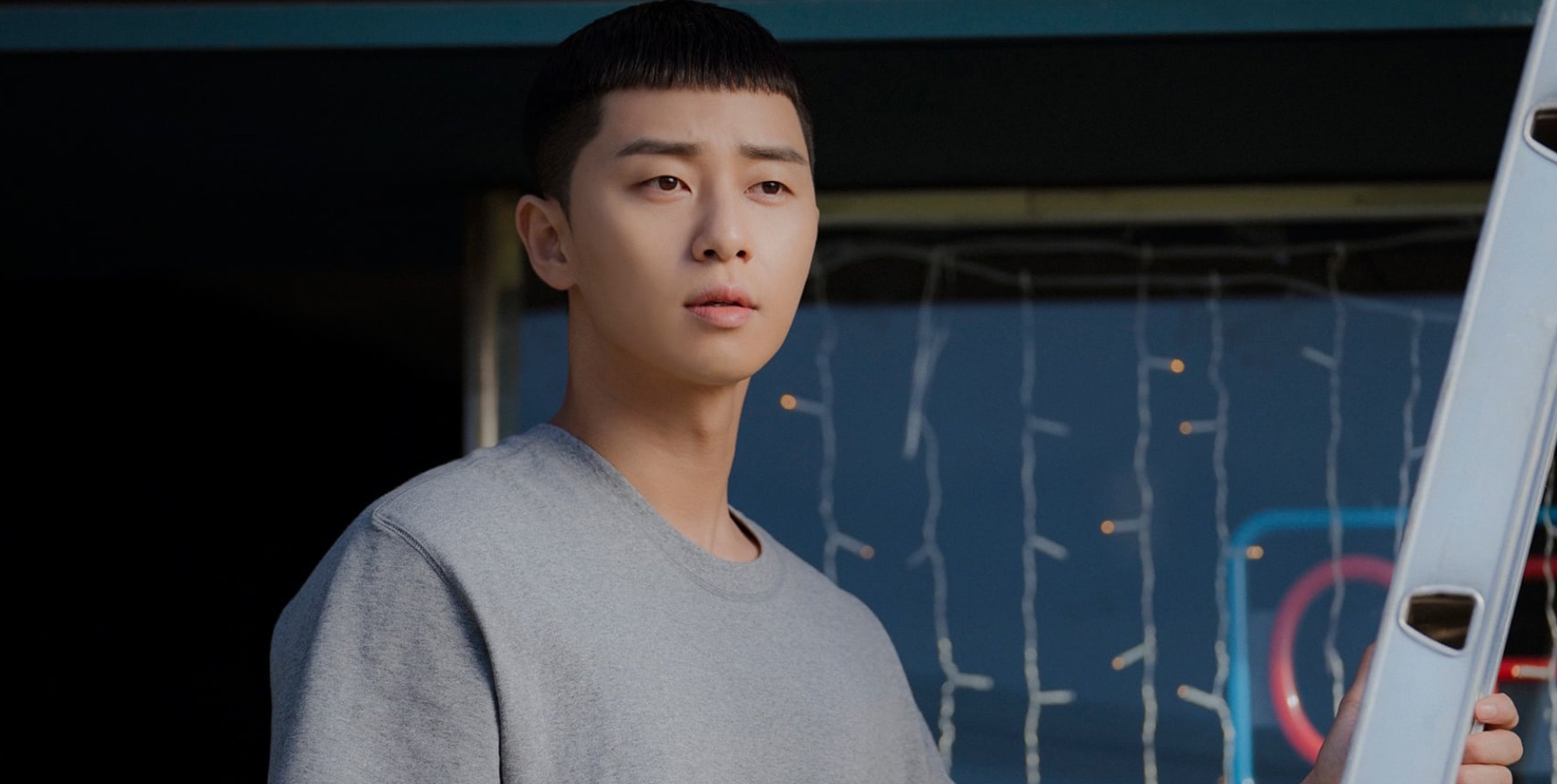 Park Seo-Joon in 'Itaewon Class' K-drama with short haircut in grey t-shirt