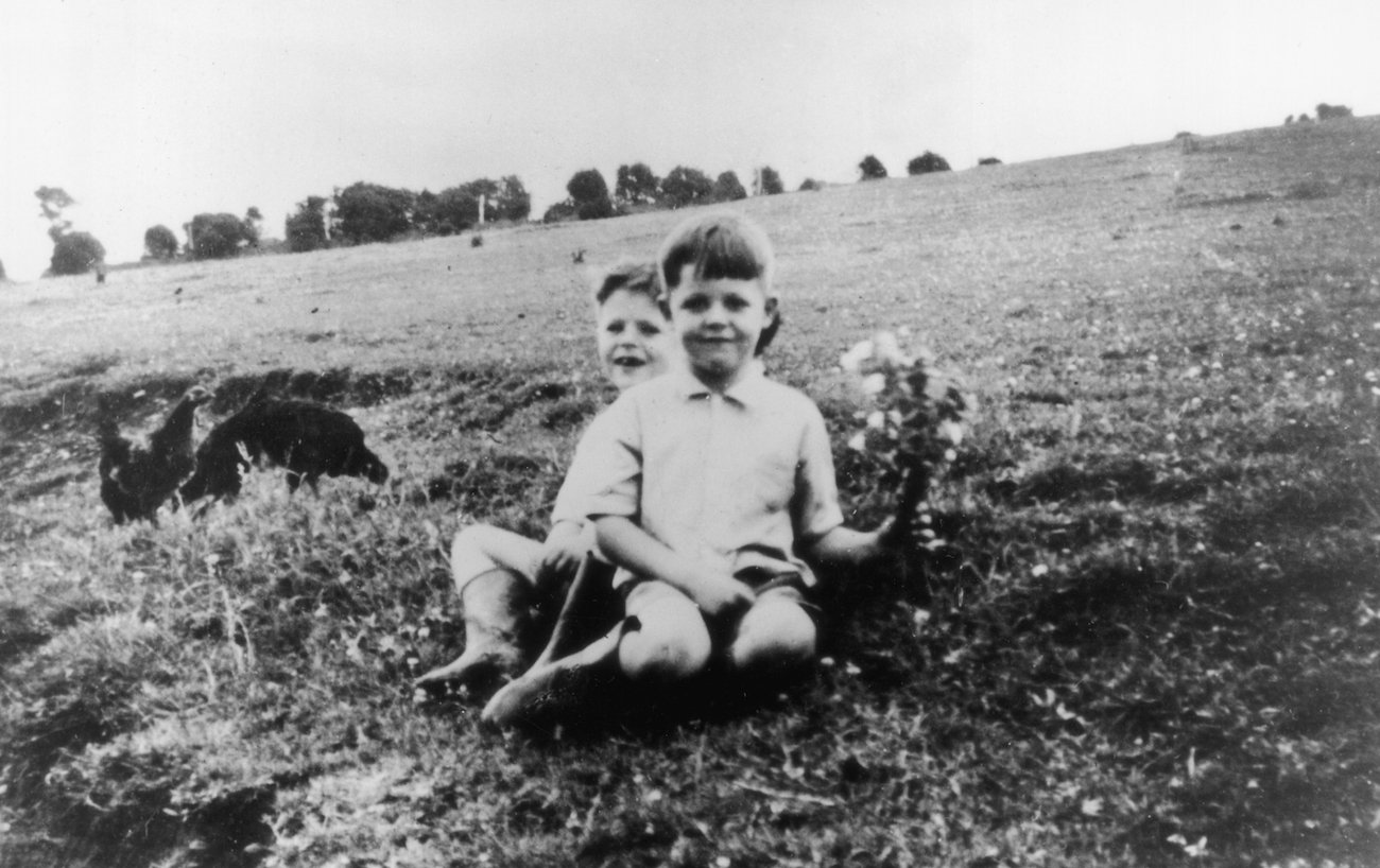 Paul McCartney and his brother Michael as kids in 1948.