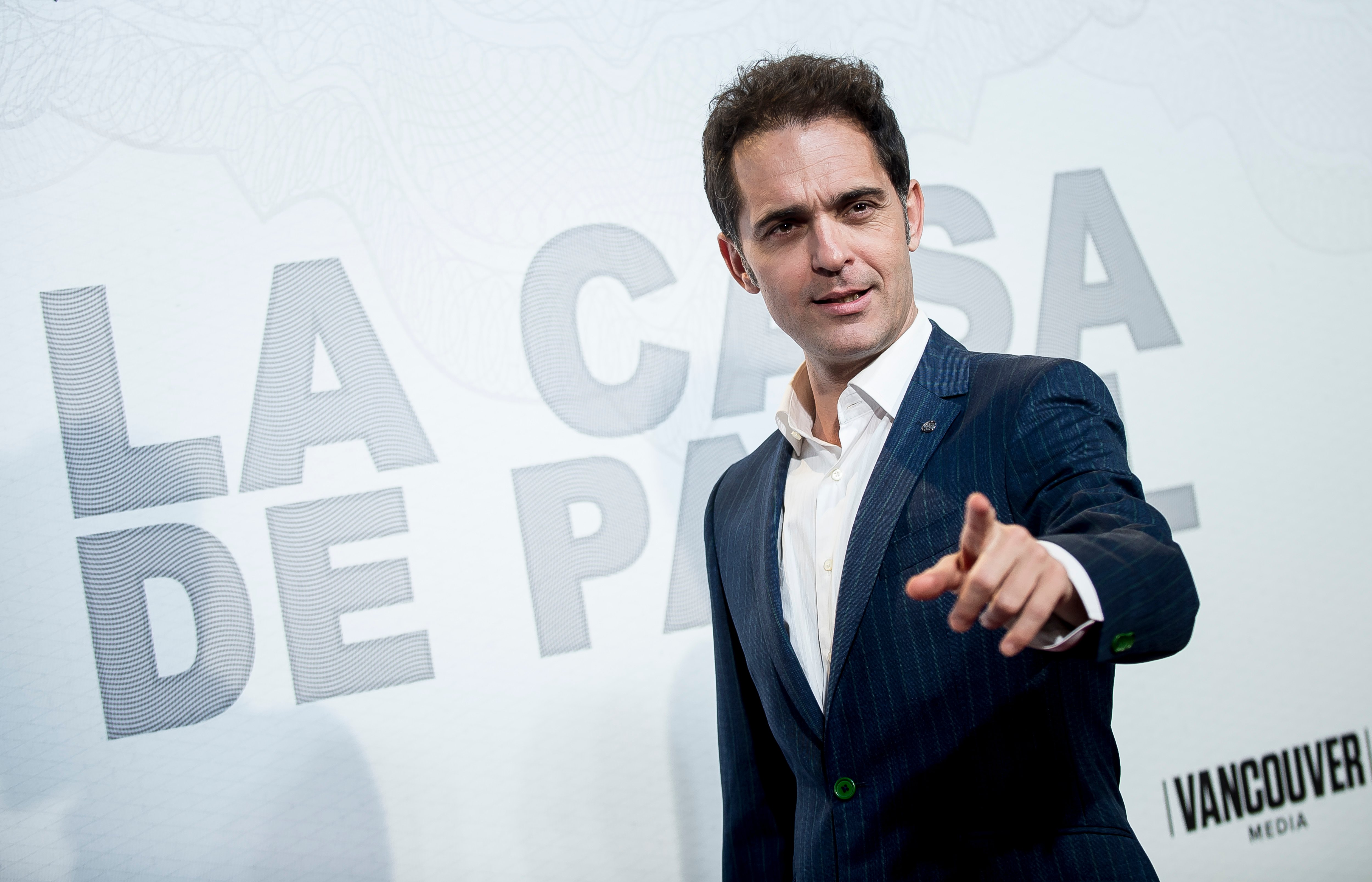 Pedro Alonso wearing a suit and posing for photos on red carpet in Madrid