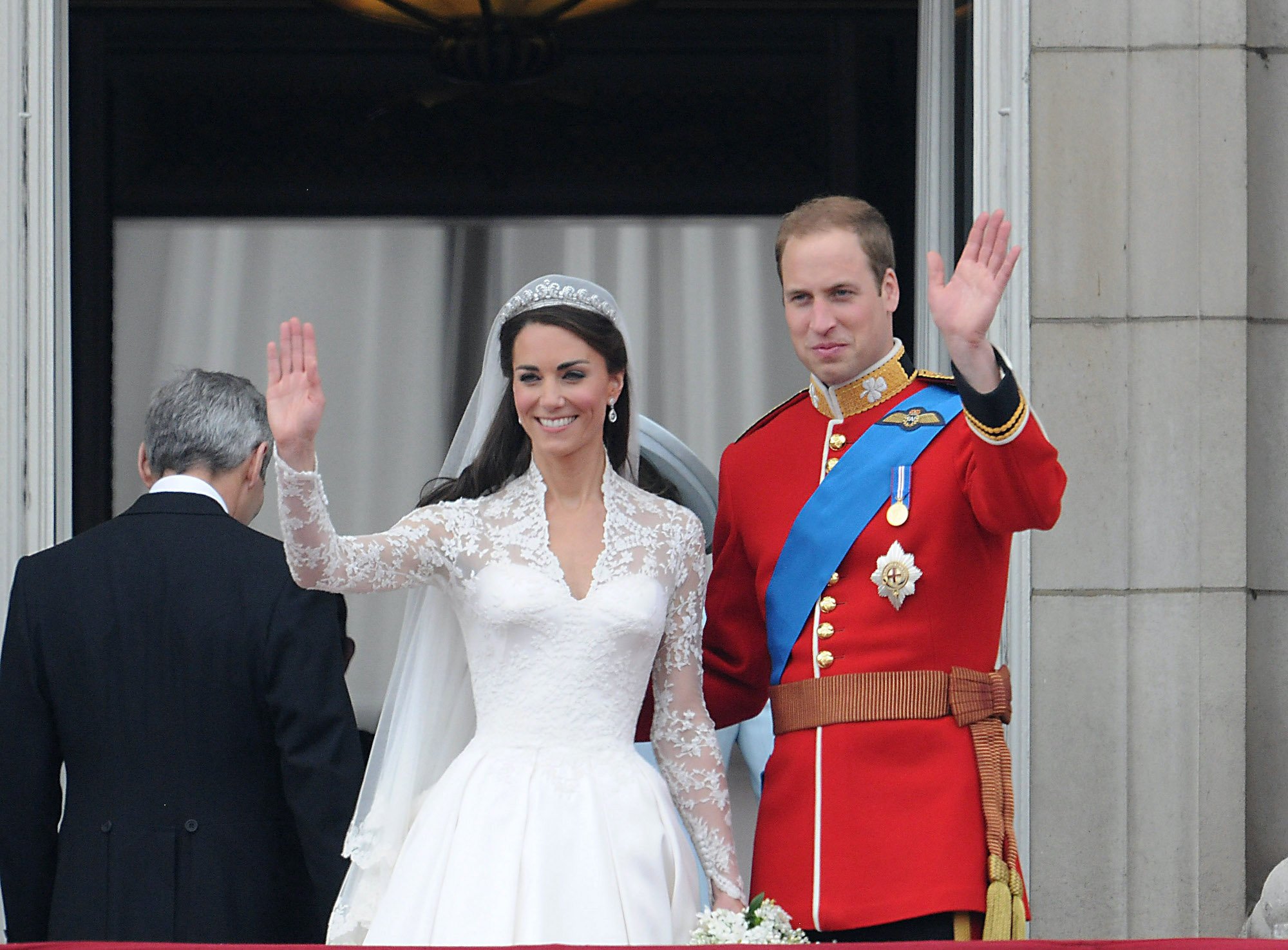 William and Kate wedding day photo showing Catherine, Duchess of Cambridge and Prince William waving from a balcony