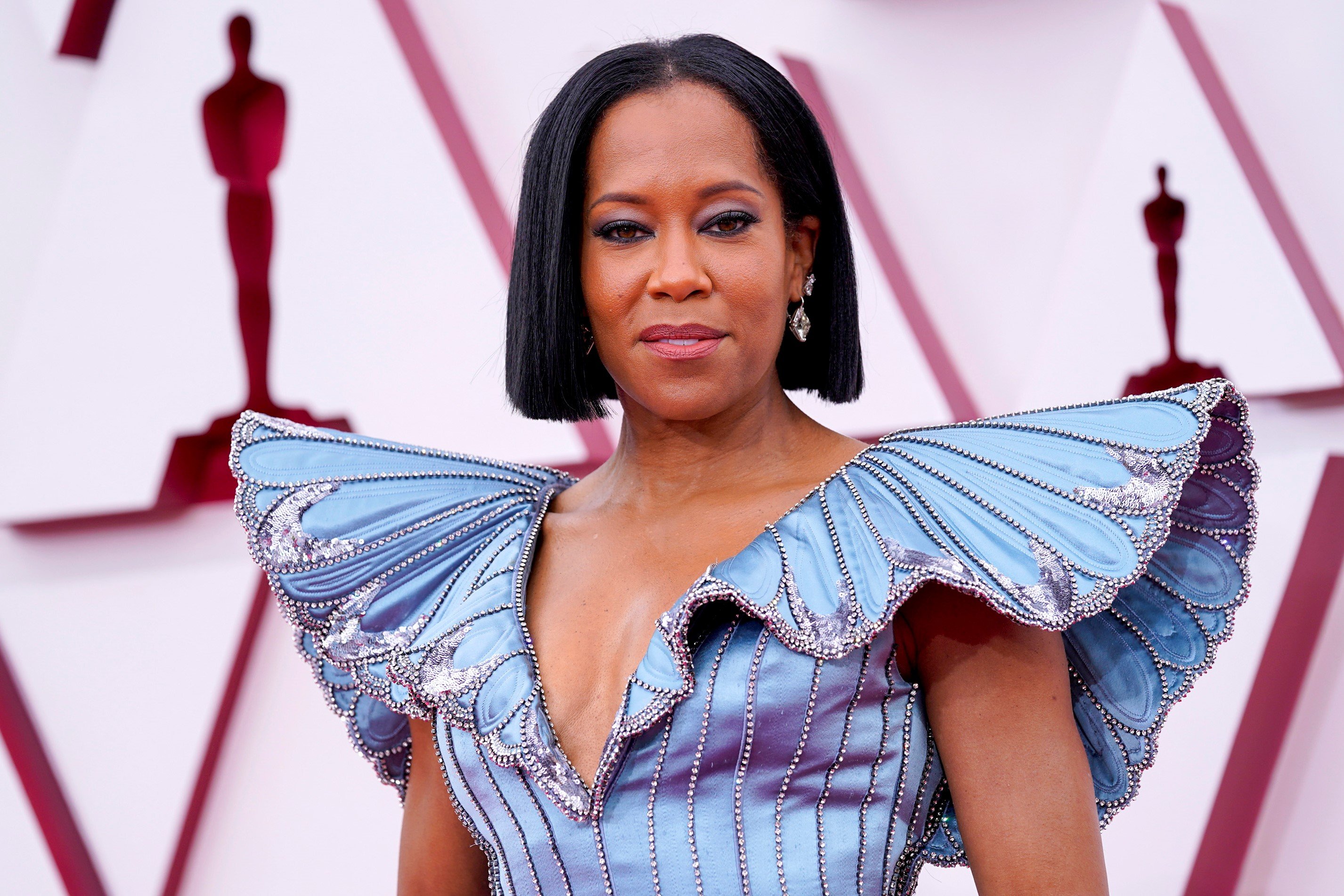 Regina King posing in a blue gown at Academy Awards in 2021.