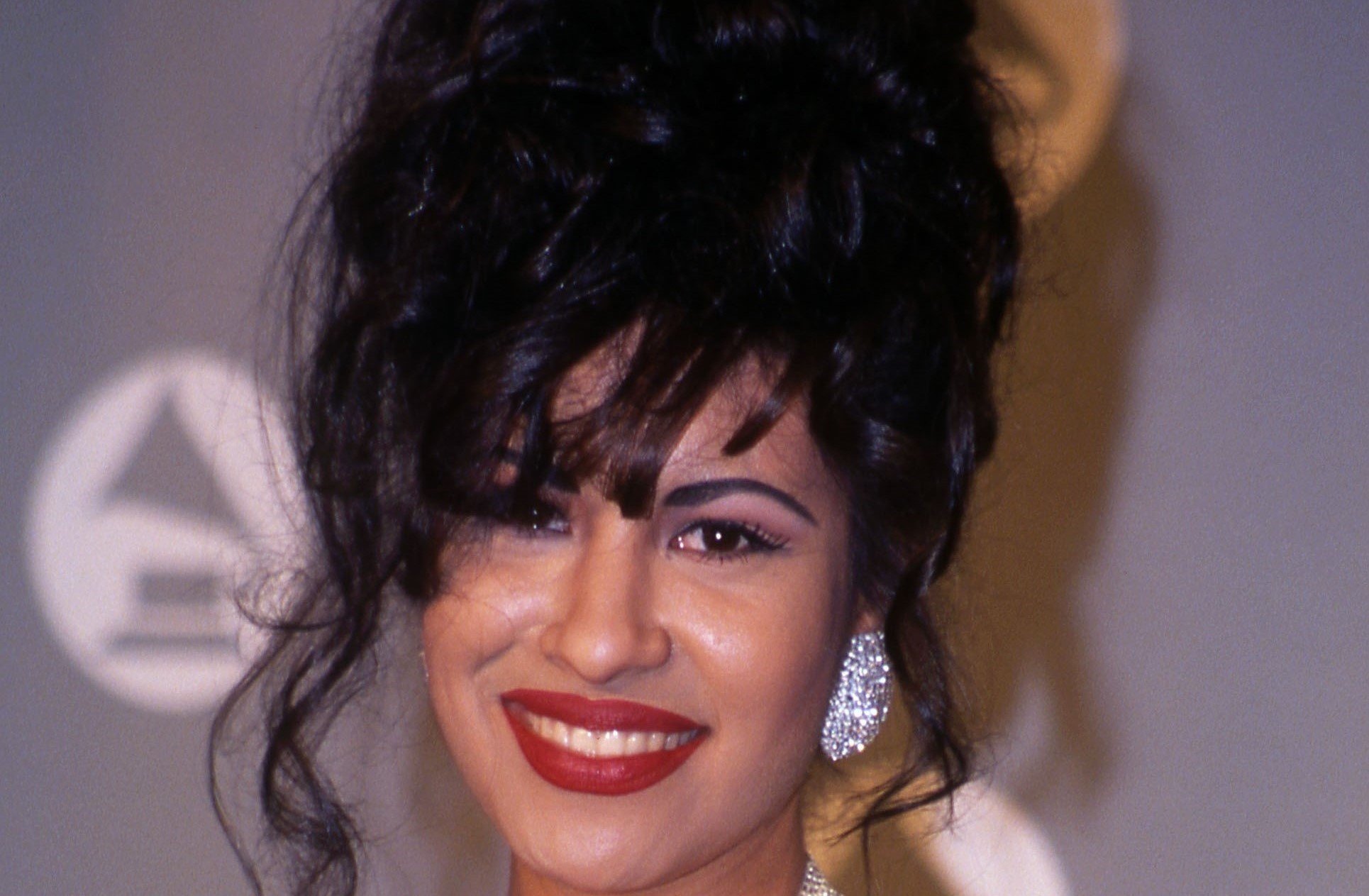 Selena in the press room at the 1994 Grammy Awards