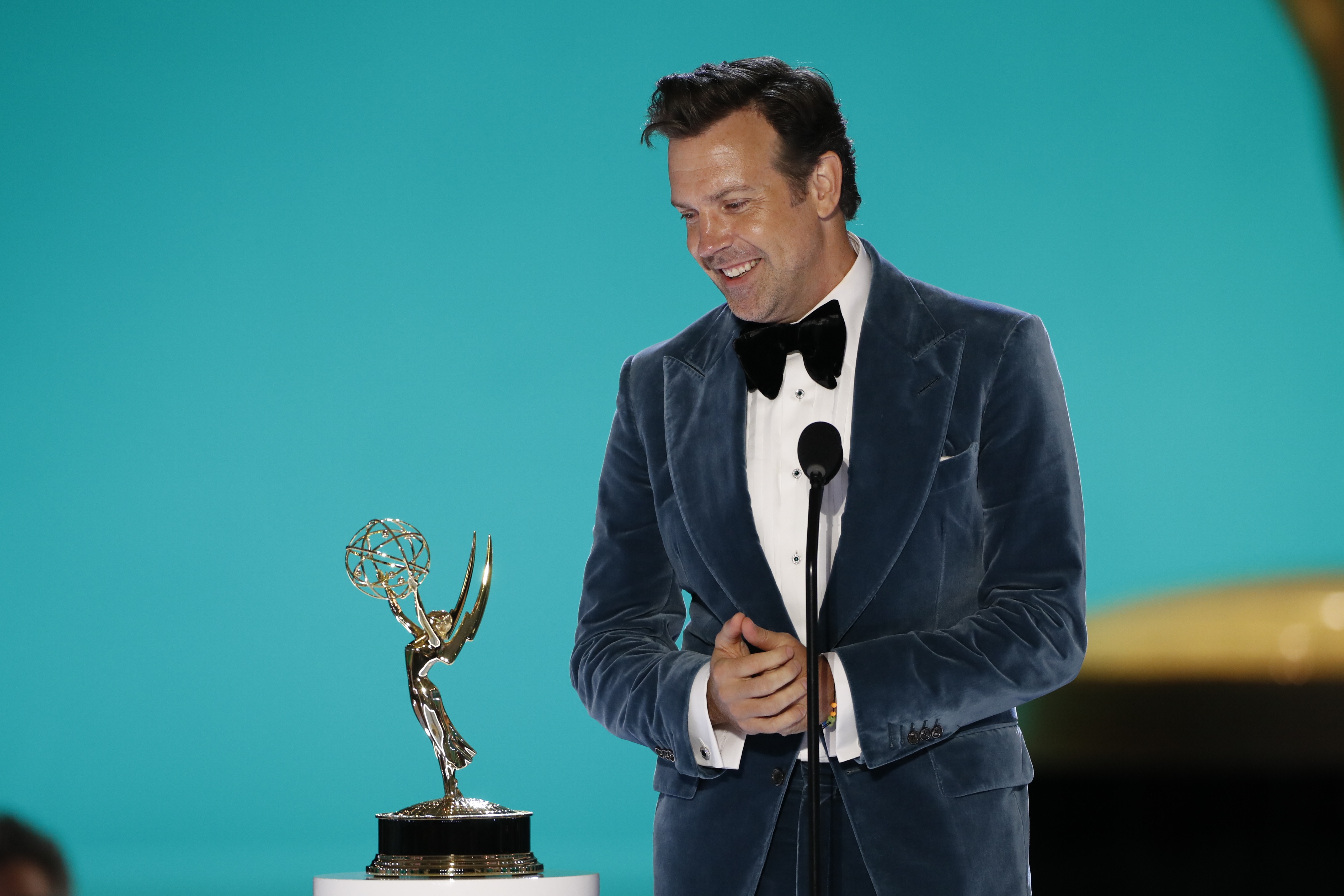 Jason Sudeikis giving his acceptance speech at the 73rd Primetime Emmy Awards for Ted Lasso