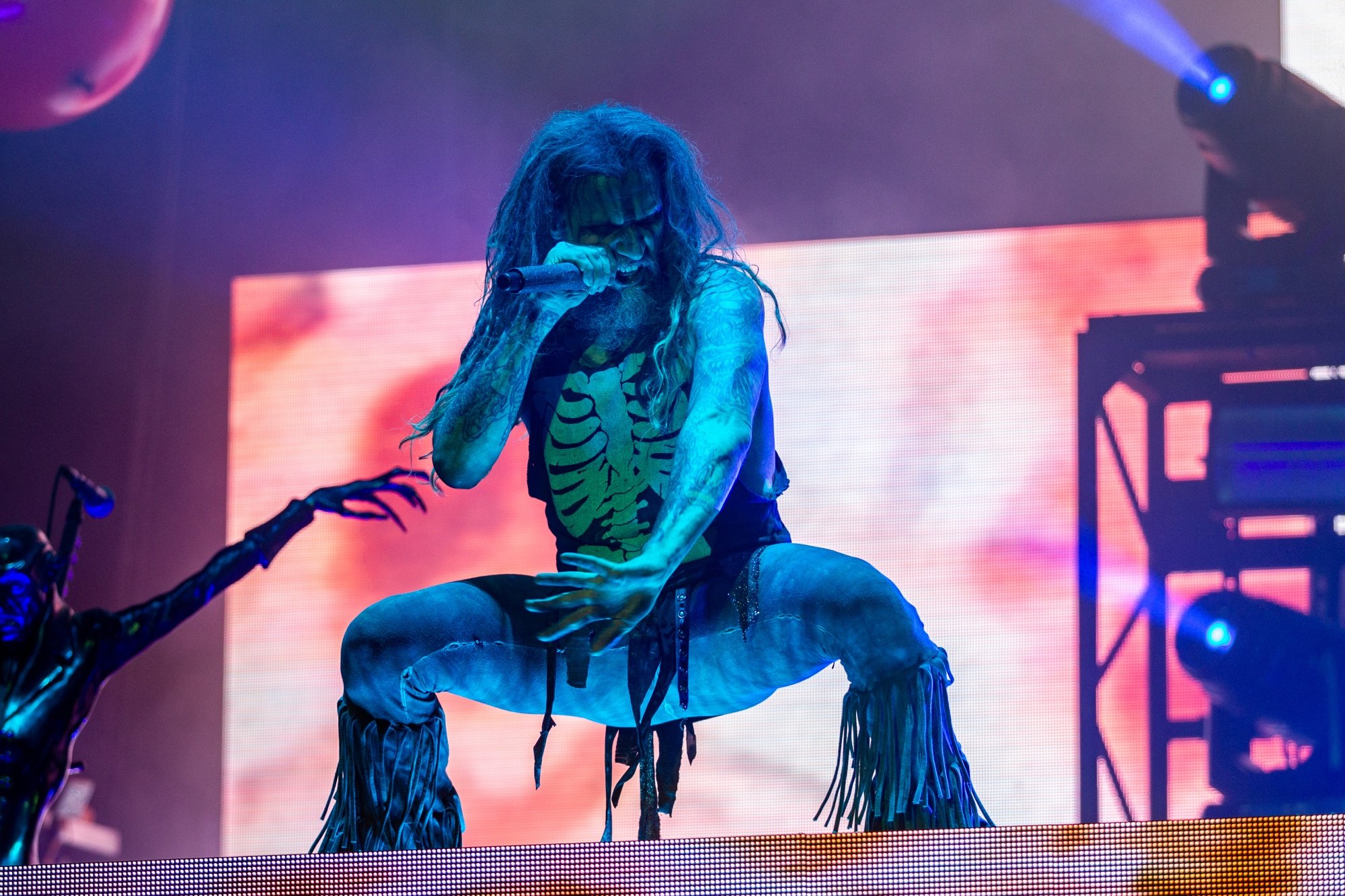 'The Munsters' filmmaker Rob Zombie performing