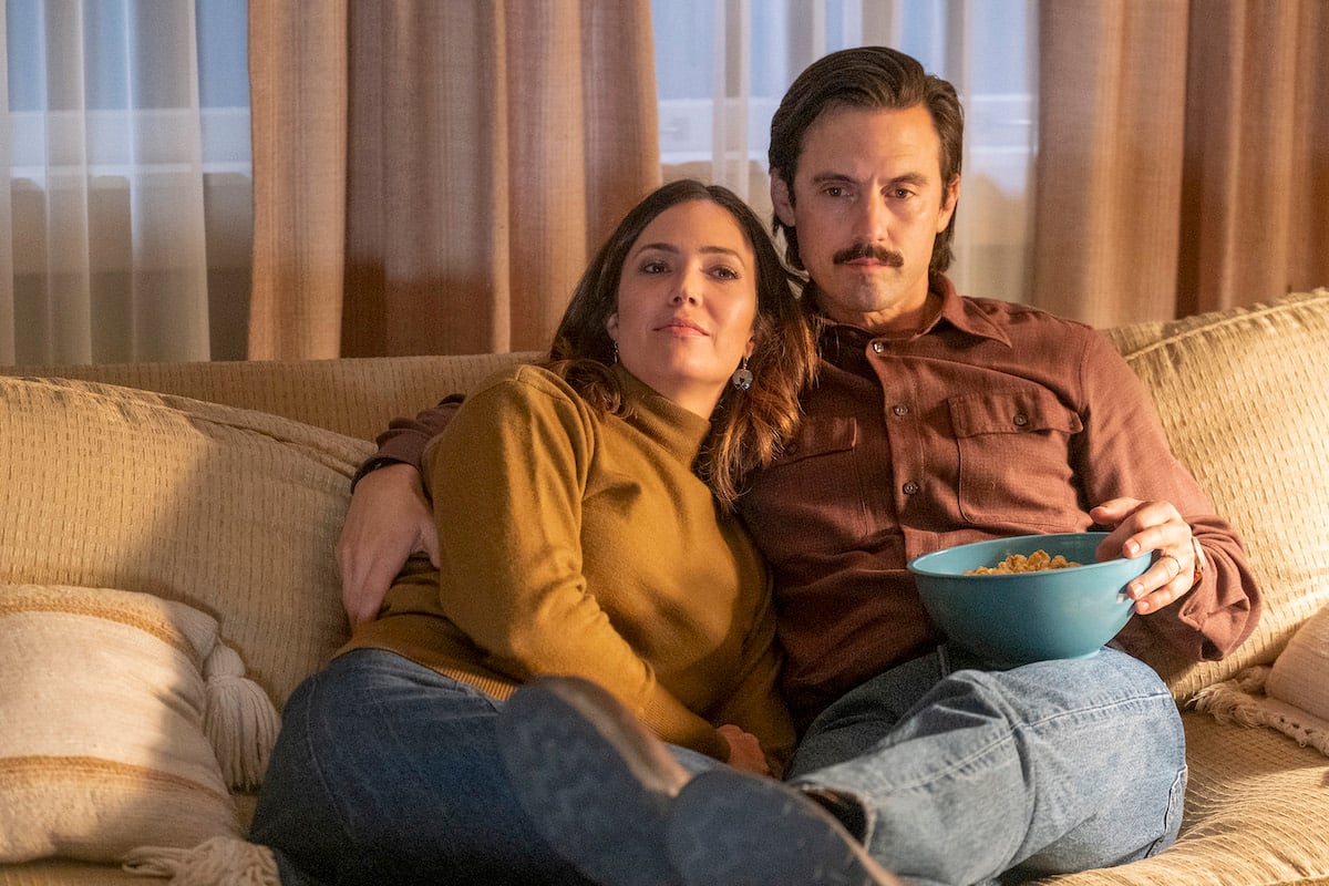 Mandy Moore as Rebecca and Milo Ventimiglia as Jack snuggling on the couch in 'This Is Us'