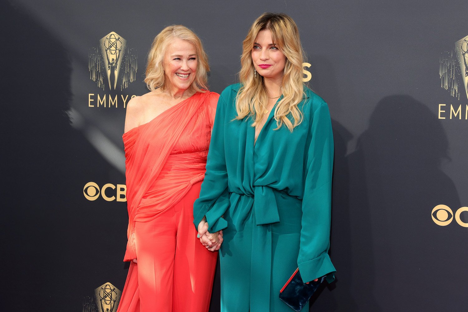 Catherine O'Hara and Annie Murphy wear red and green on the Emmys 2021 red carpet